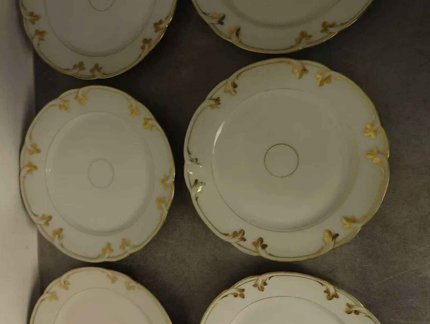 Jolie Série de 6 Assiettes en Porcelaine Blanche avec Dorure - Ethic Atelier