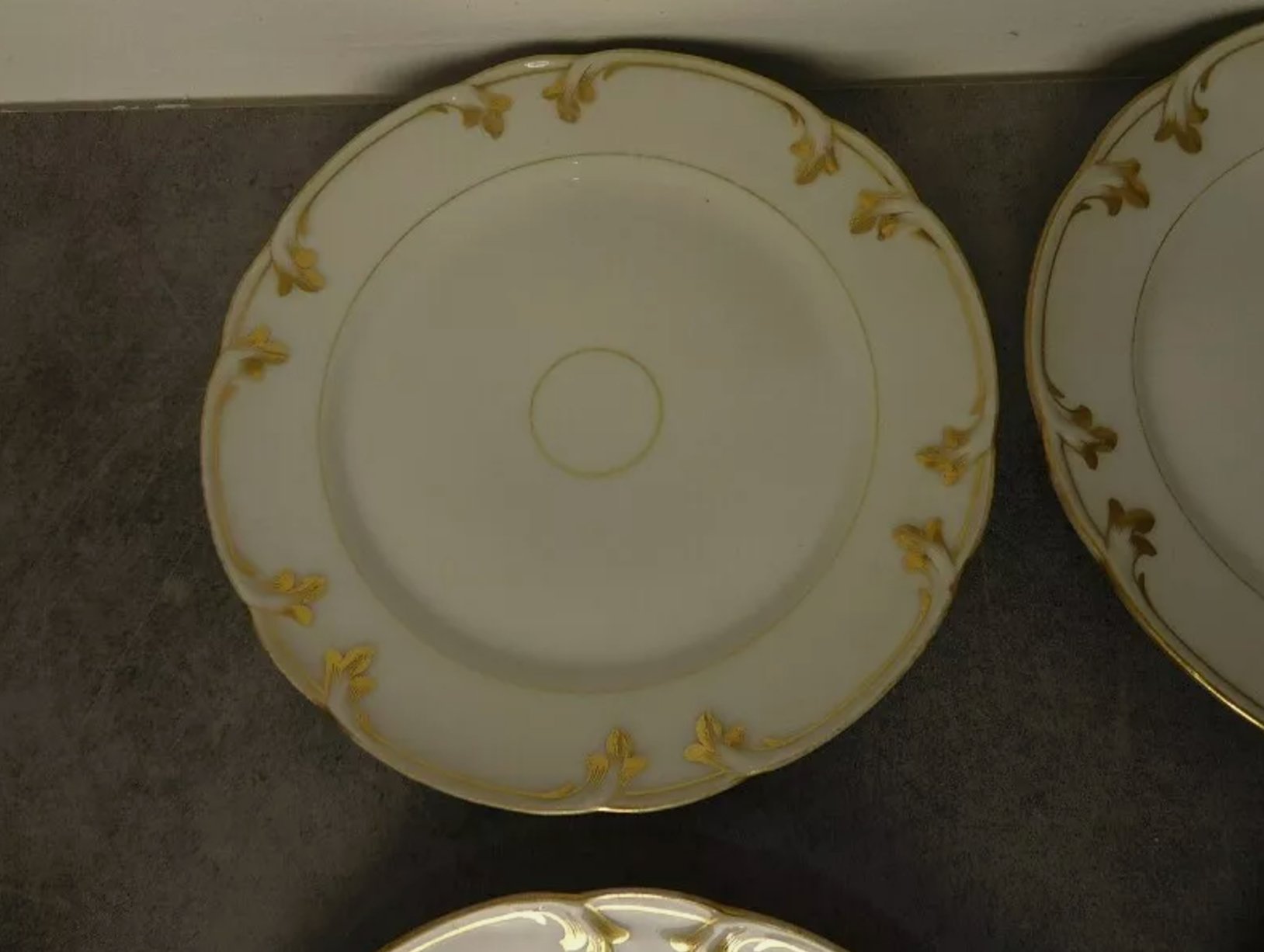 Jolie Série de 6 Assiettes en Porcelaine Blanche avec Dorure - Ethic Atelier