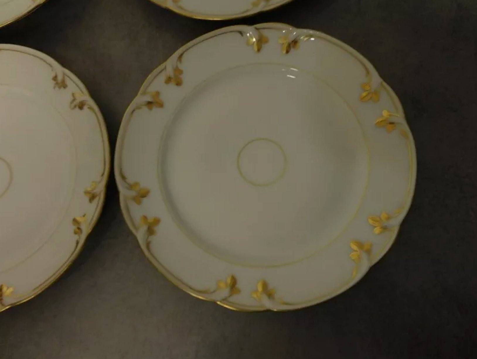 Jolie Série de 6 Assiettes en Porcelaine Blanche avec Dorure - Ethic Atelier