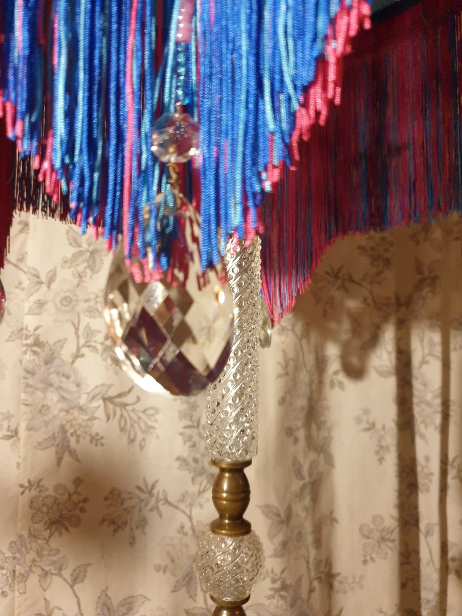 Lampadaire "Art Déco en turquoise et fuchsia " Haute Couture - Pièce unique - Ethic Atelier