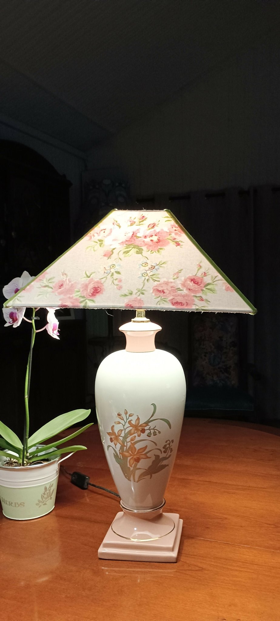 Lampe "A rose is a rose is a rose" - Pièce unique, upcycling et tissu Musée de Mulhouse - Ethic Atelier