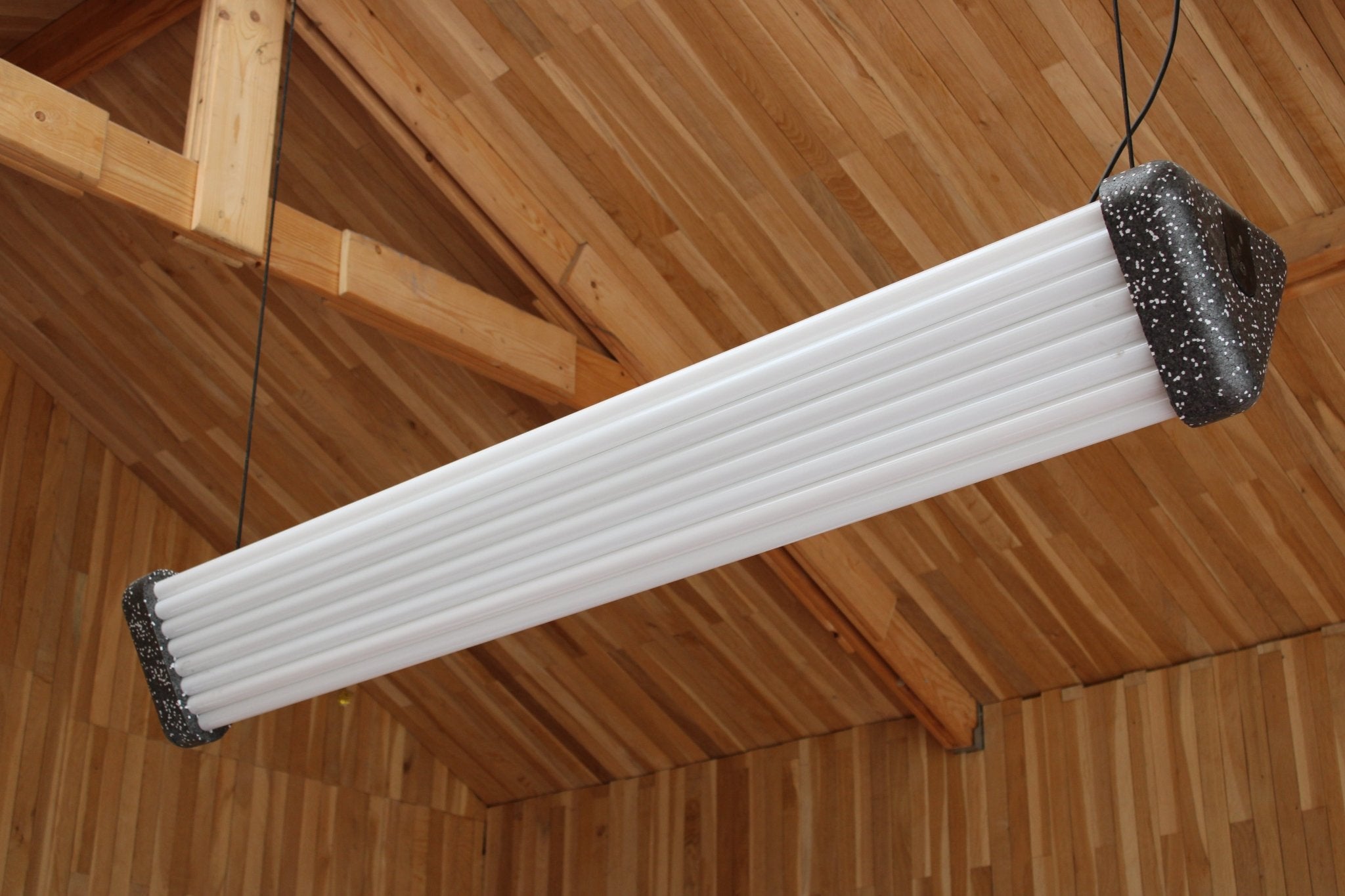 Lampes Polix en Néons Réemployés et Polystyrène Upcyclé - Ethic Atelier