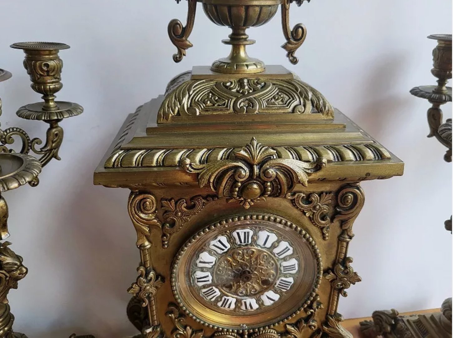 Magnifique et Exceptionnelle Grosse Horloge Pendule en Bronze avec 2 Chandeliers - Ethic Atelier