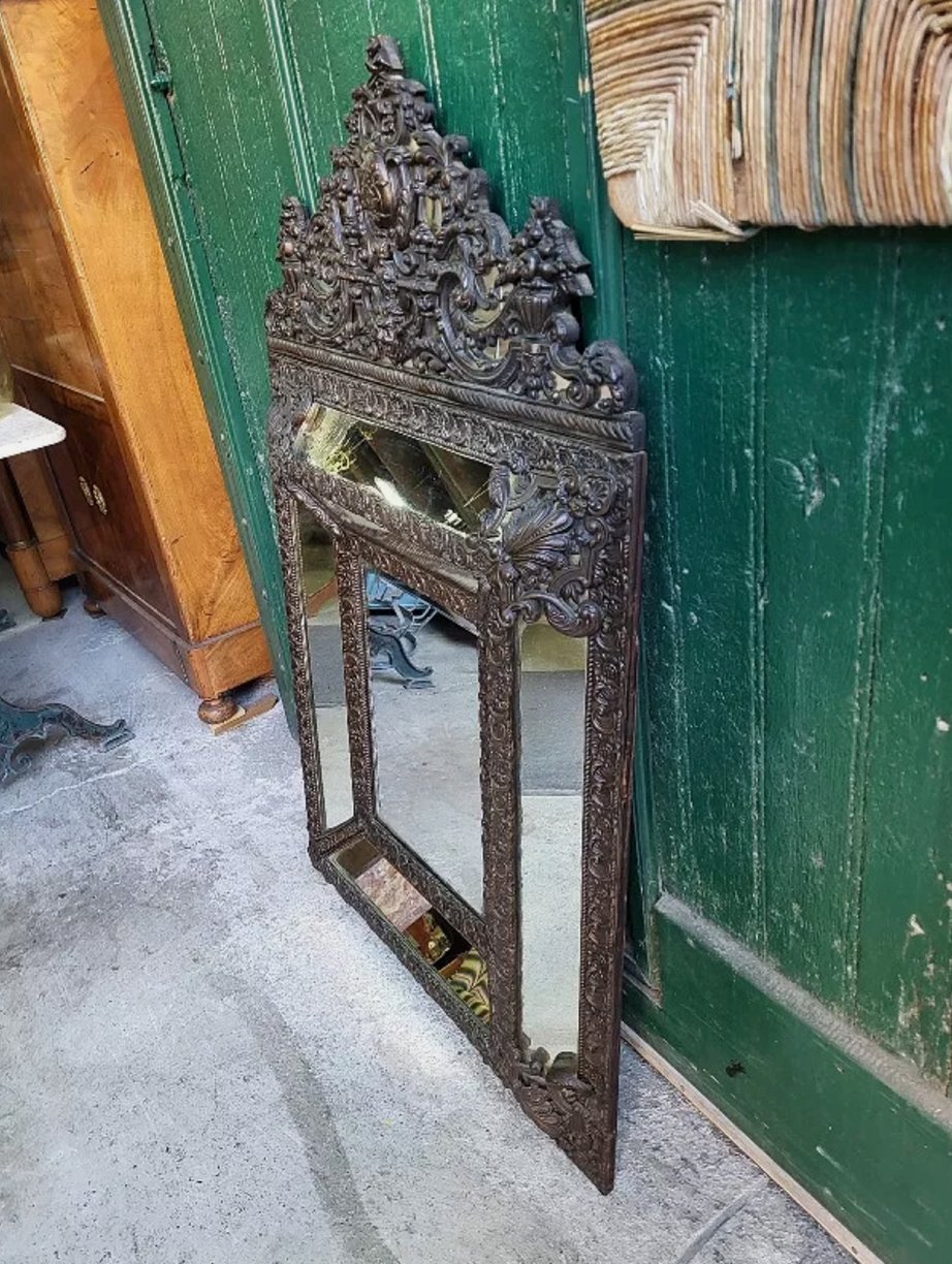 Magnifique Miroir à Parcloses en Laiton Repoussé - Style Louis XVI - Ethic Atelier