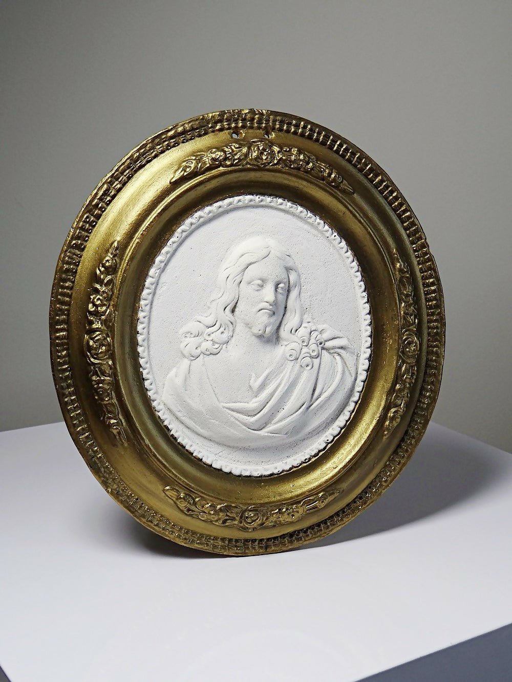 Médaillon mural religieux Christ plâtre ancien XIXe style Louis XVI XIXe - Ethic Atelier