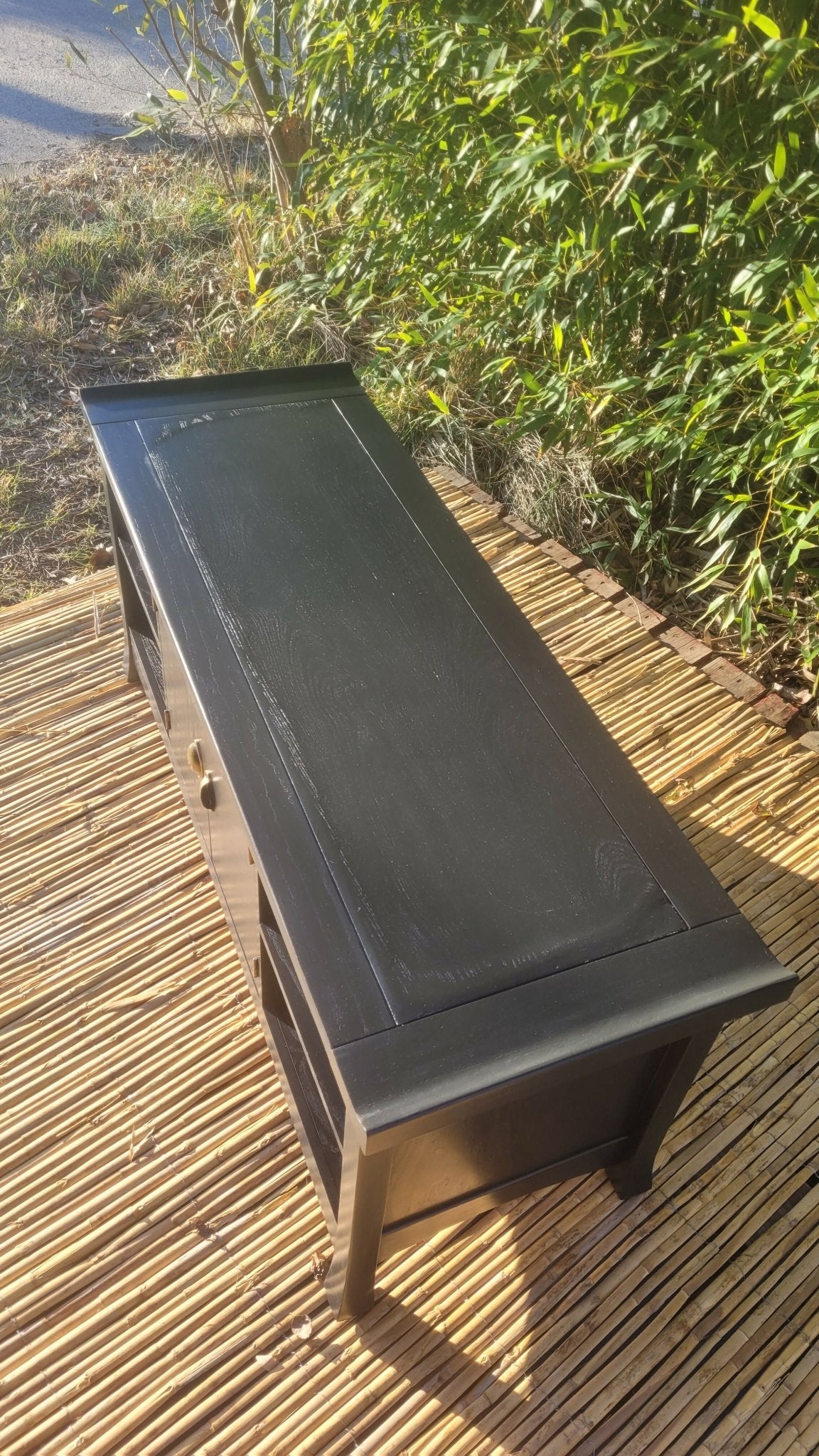 Meuble Télé Bas Noir avec Poignées en Laiton - Ethic Atelier