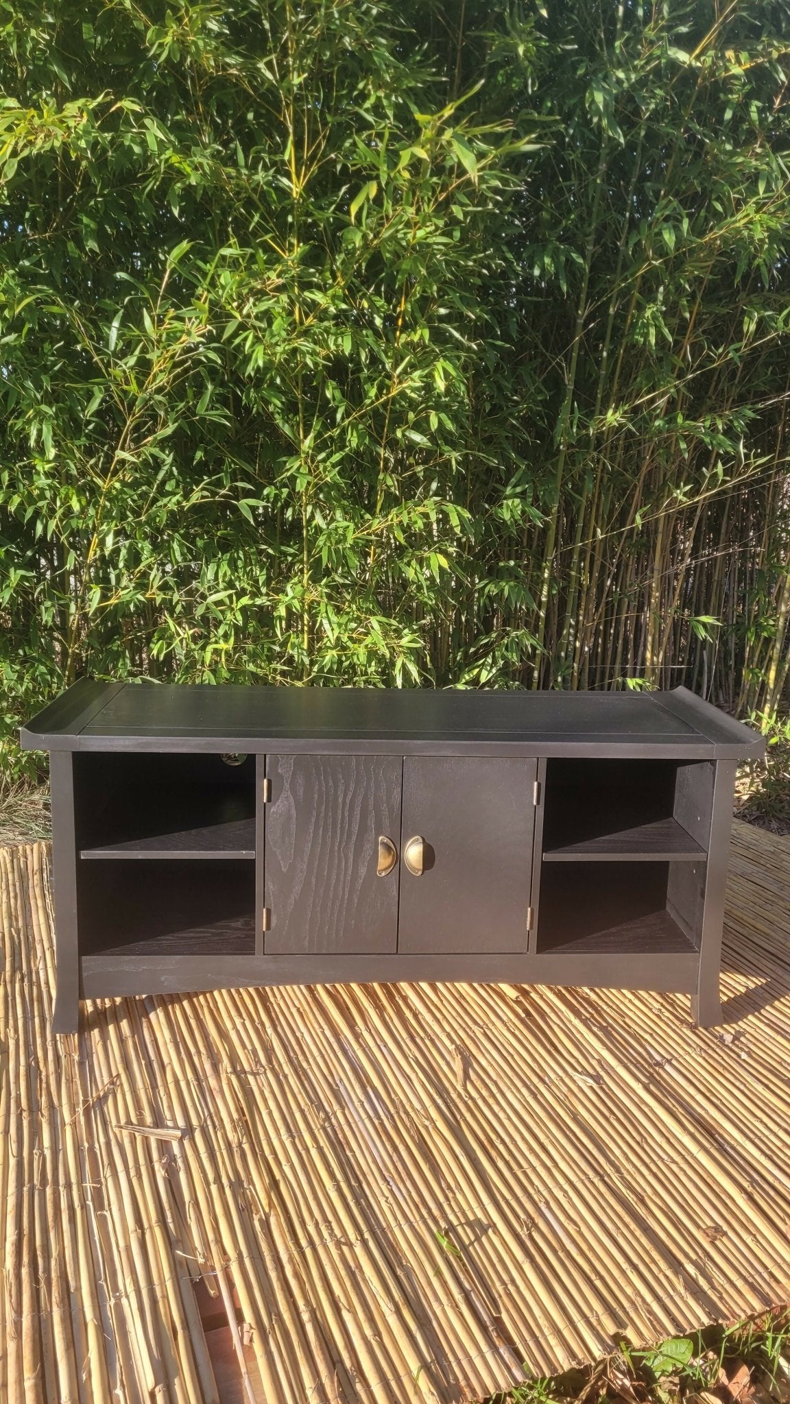 Meuble Télé Bas Noir avec Poignées en Laiton - Ethic Atelier