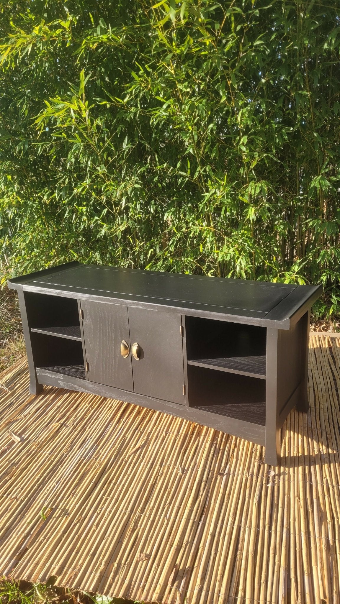 Meuble Télé Bas Noir avec Poignées en Laiton - Ethic Atelier