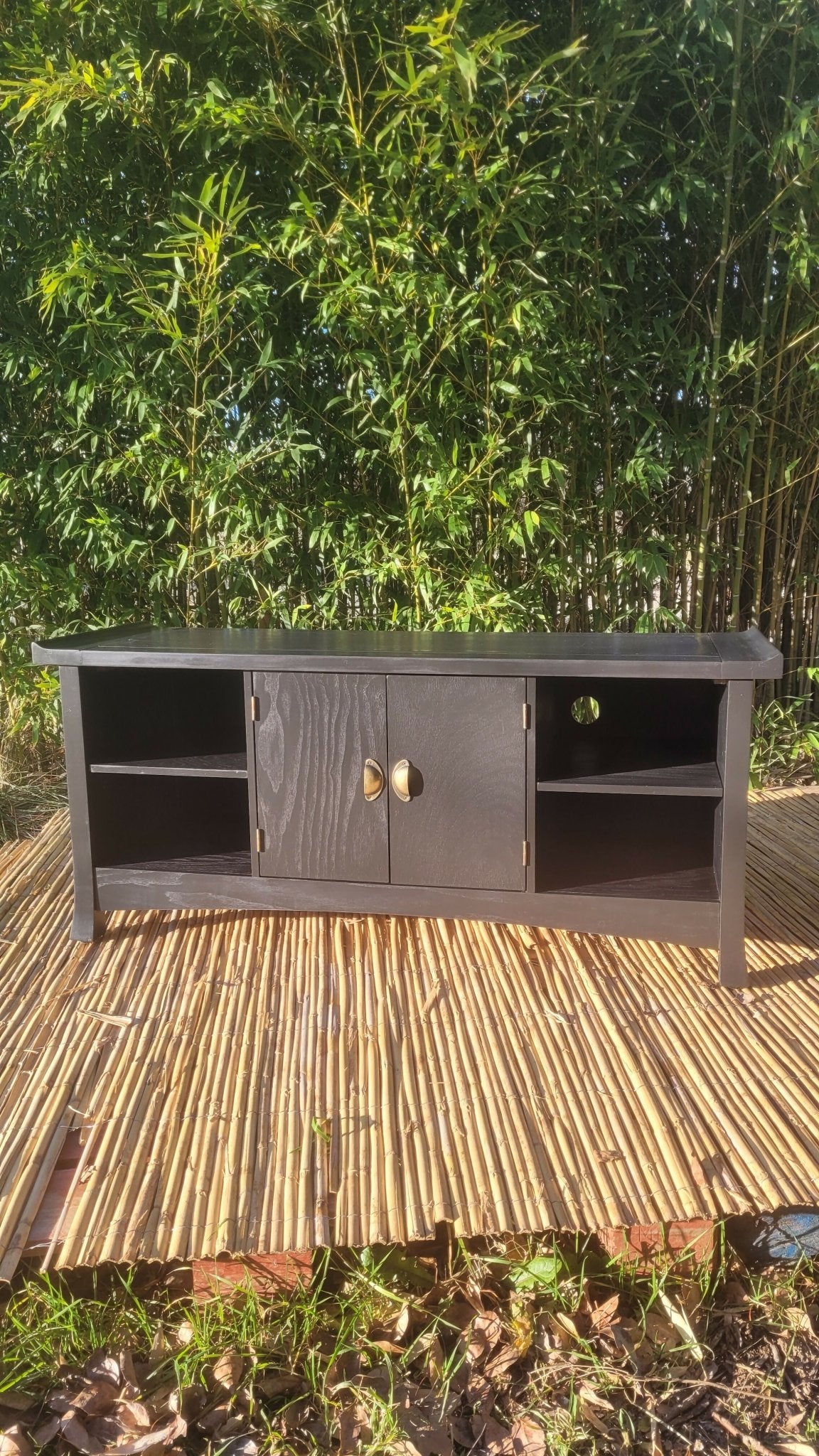 Meuble Télé Bas Noir avec Poignées en Laiton - Ethic Atelier