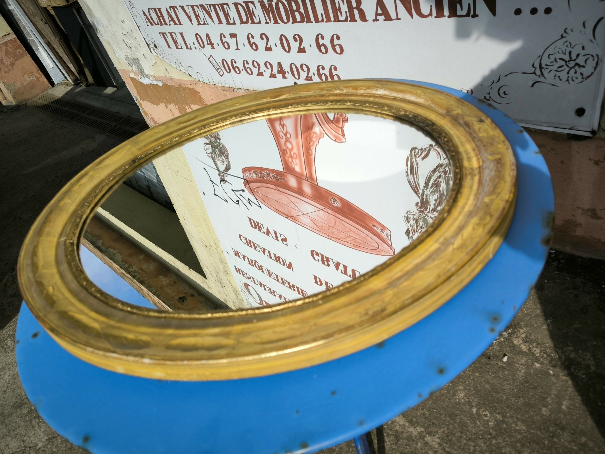 Miroir ovale doré à la feuille vers 1850 - Ethic Atelier