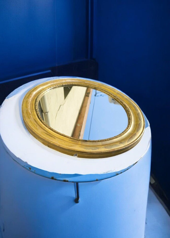Miroir ovale doré à la feuille vers 1850 - Ethic Atelier