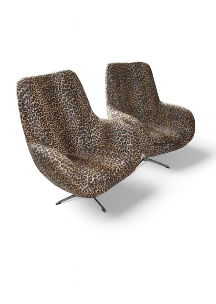 Paire de fauteuils œuf sur pieds étoiles en métal chromé de 1973 - Ethic Atelier