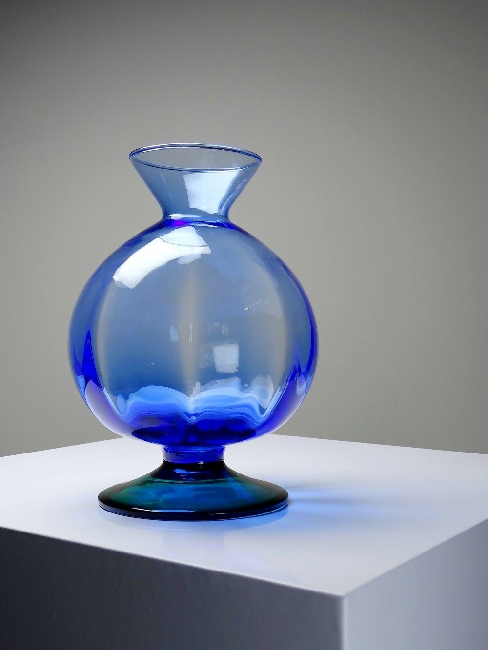 Petit vase globe à pied cristal vintage bicolore bleu et vert - Ethic Atelier