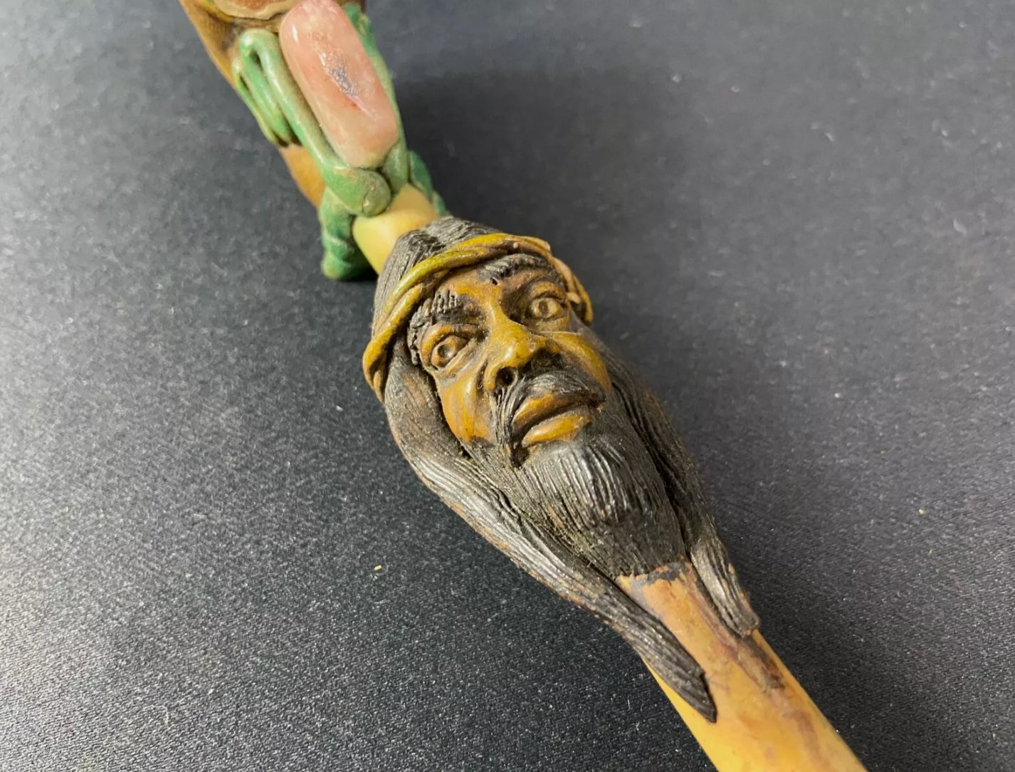 Pipe à décor de personnage barbu incrustée de pierre Amérique du sud - Ethic Atelier