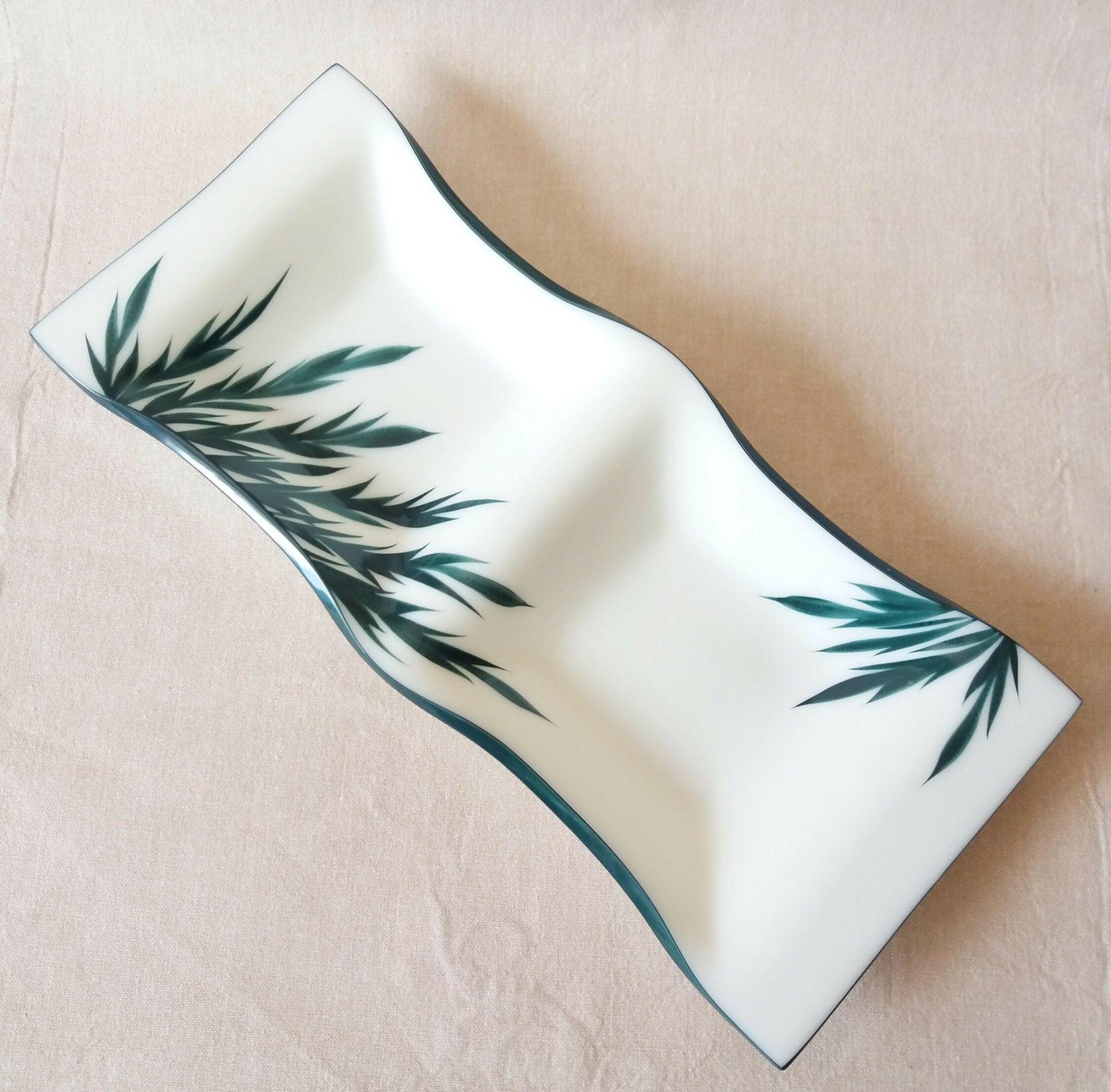 Plat à 2 compartiments en opaline à feuillage vert signé BG - Maître - verrier - Ethic Atelier