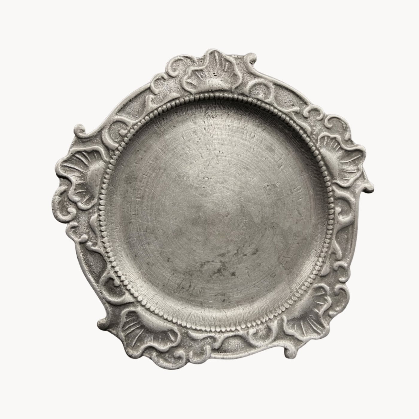 Plat Plateau en Étain à Décor de Coquilles de Style Louis XV - Ethic Atelier