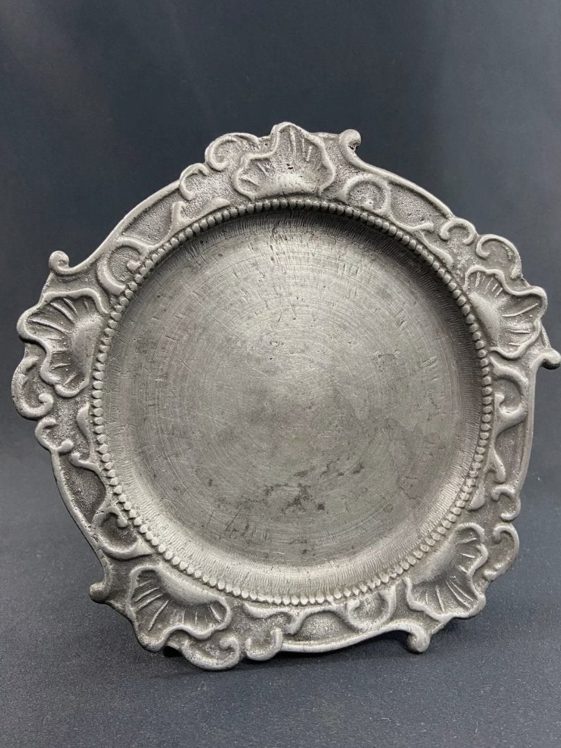 Plat Plateau en Étain à Décor de Coquilles de Style Louis XV - Ethic Atelier