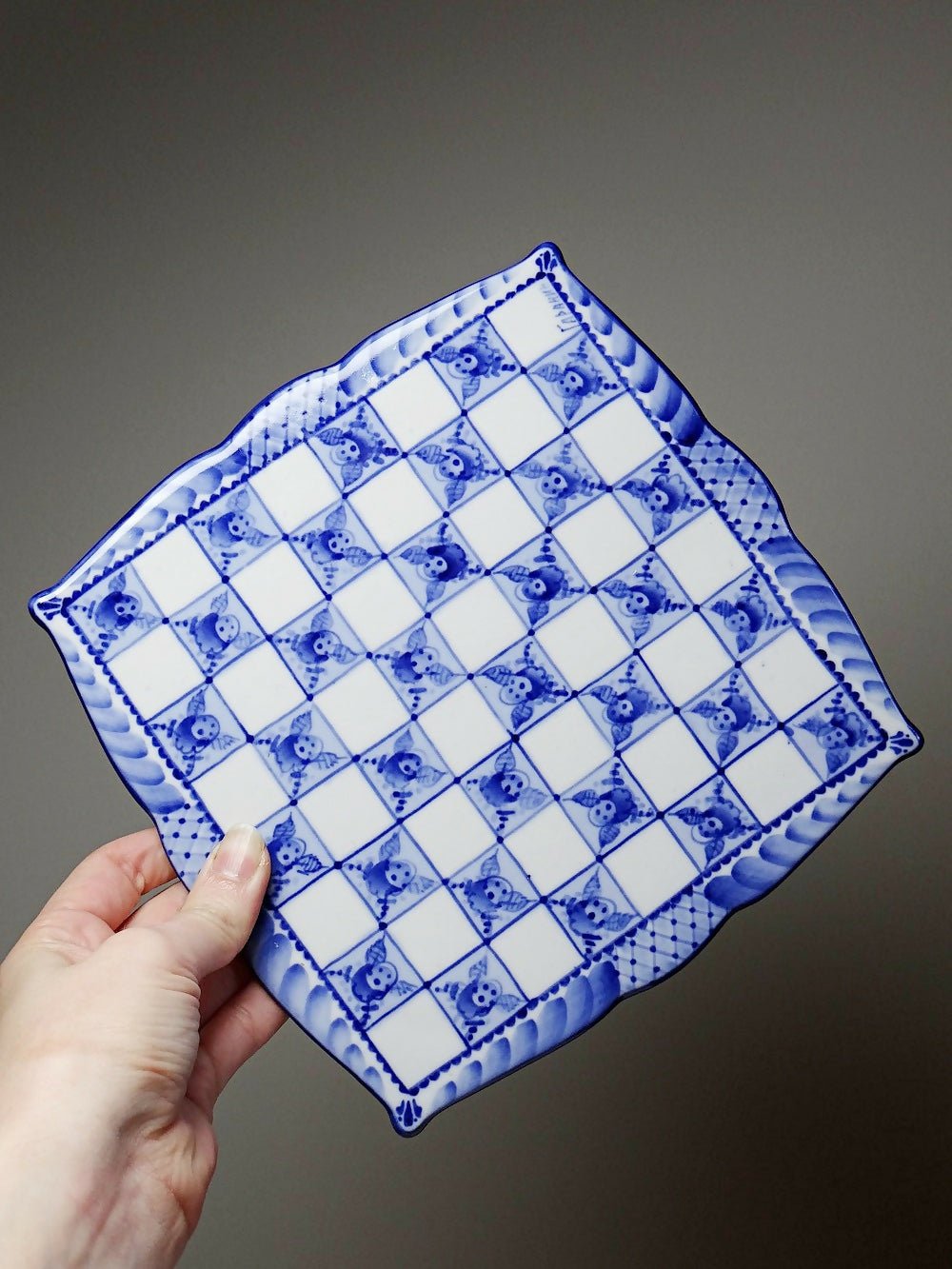 Rare et unique Echiquier de voyage porcelaine de Gzhel signé Yuri Garanin - Ethic Atelier