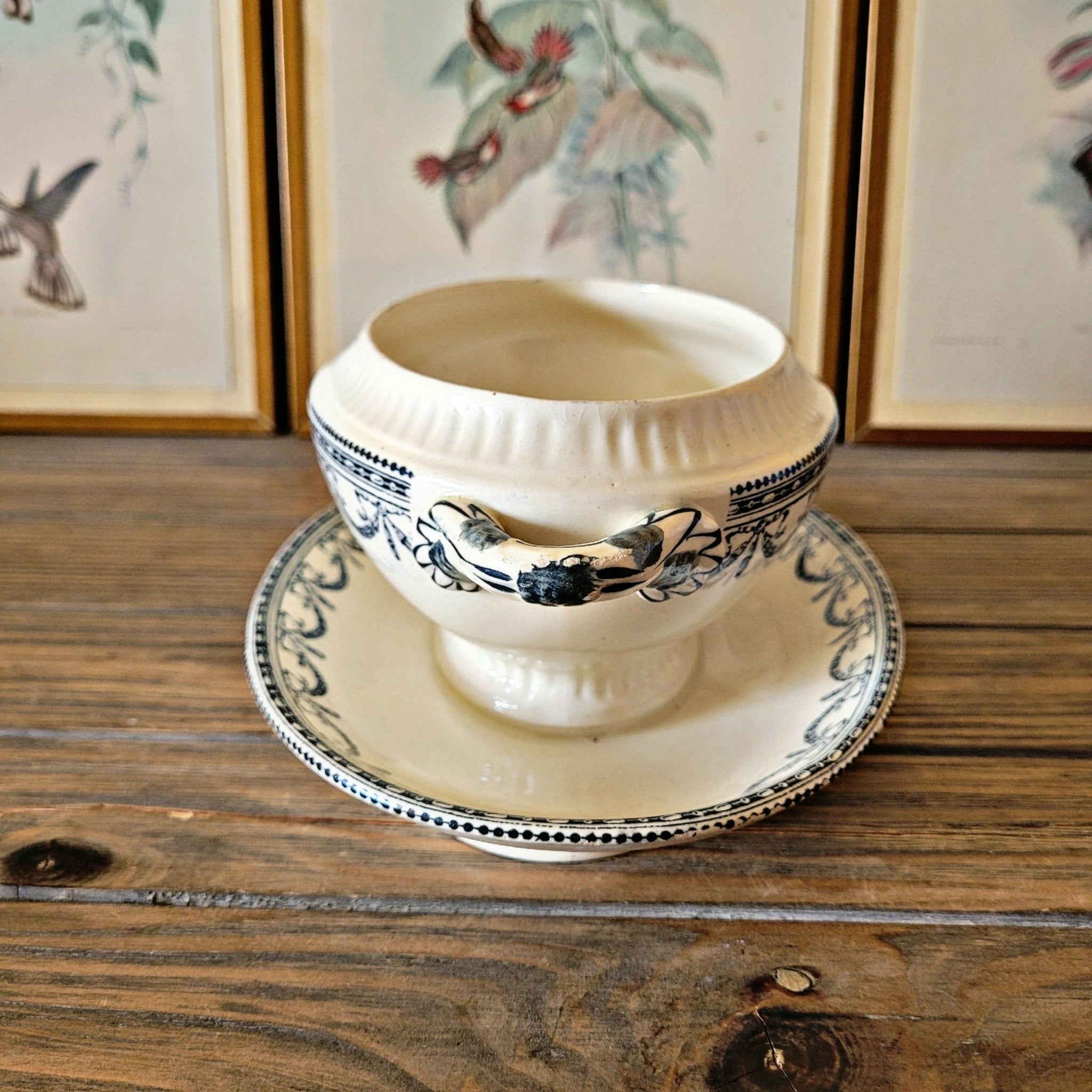 Saucière Salins terre de fer bleu Guirlandes Louis XVI, fin 19ème - Ethic Atelier