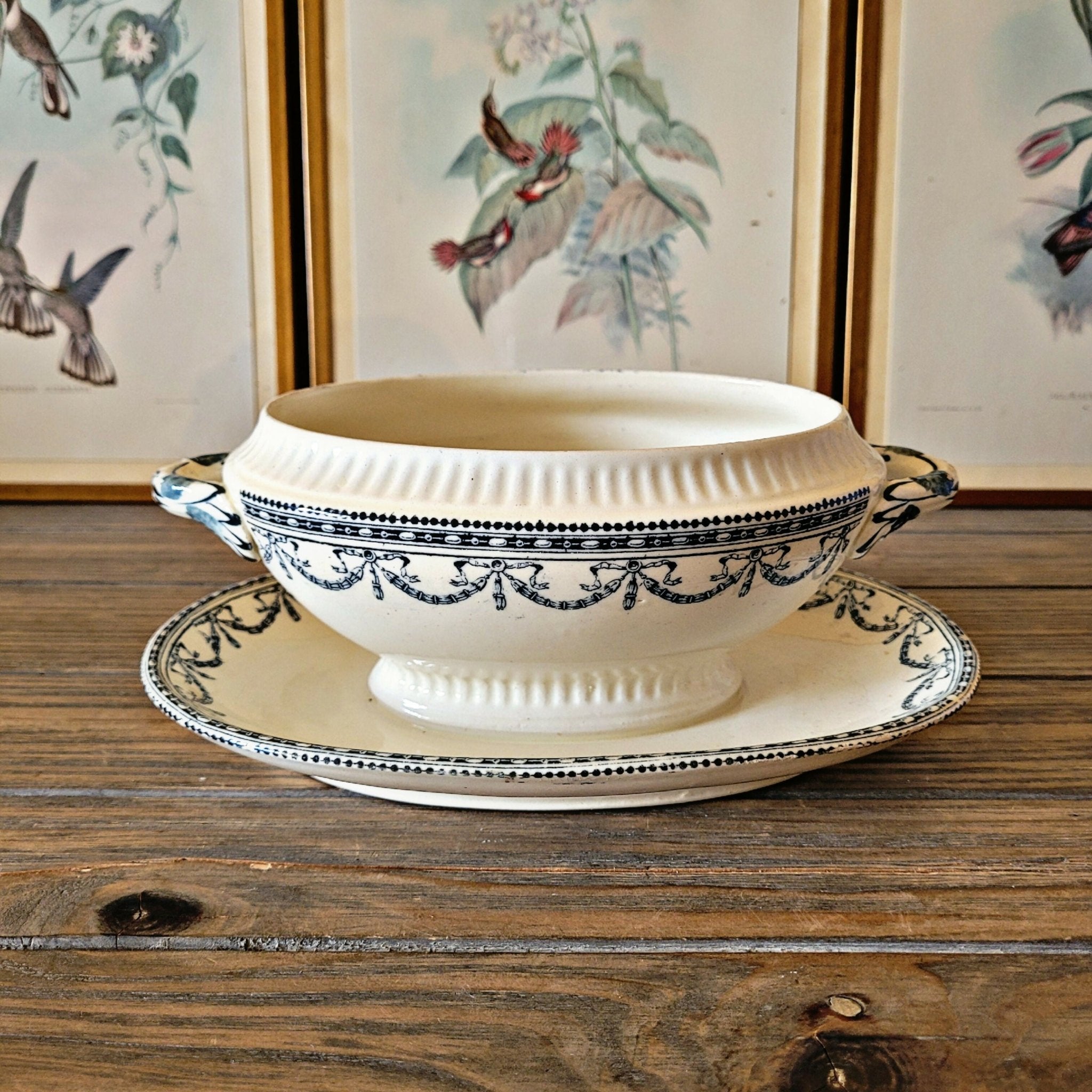 Saucière Salins terre de fer bleu Guirlandes Louis XVI, fin 19ème - Ethic Atelier