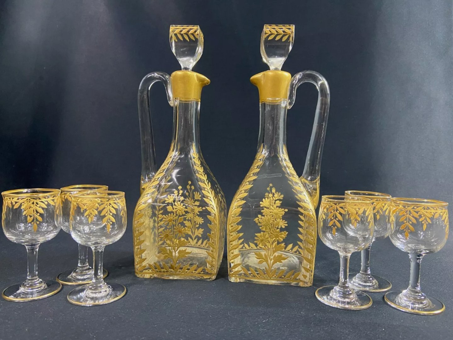 Service à Liqueur XIXe en Cristal Émaillé Or à Décor Végétal - Paire de Carafes et 6 Verres - Ethic Atelier