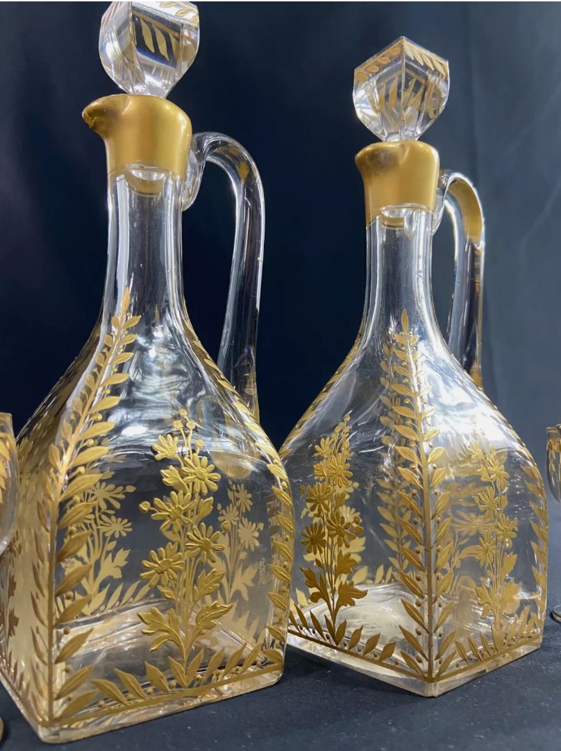 Service à Liqueur XIXe en Cristal Émaillé Or à Décor Végétal - Paire de Carafes et 6 Verres - Ethic Atelier