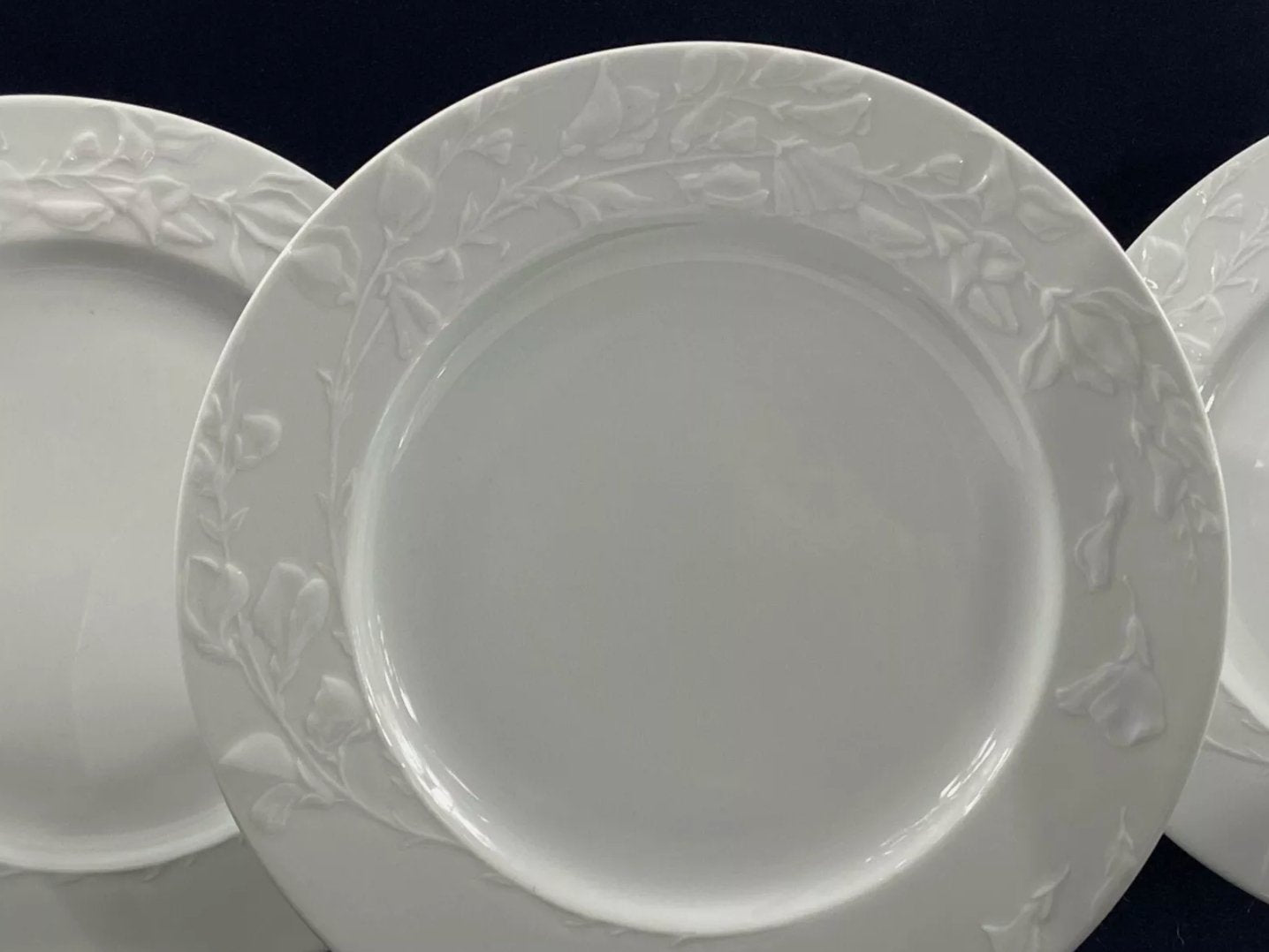 Suite de 16 Grandes Assiettes Plates en Porcelaine de Philippe Deshoulières Limoges, Décor Promenade - Ethic Atelier