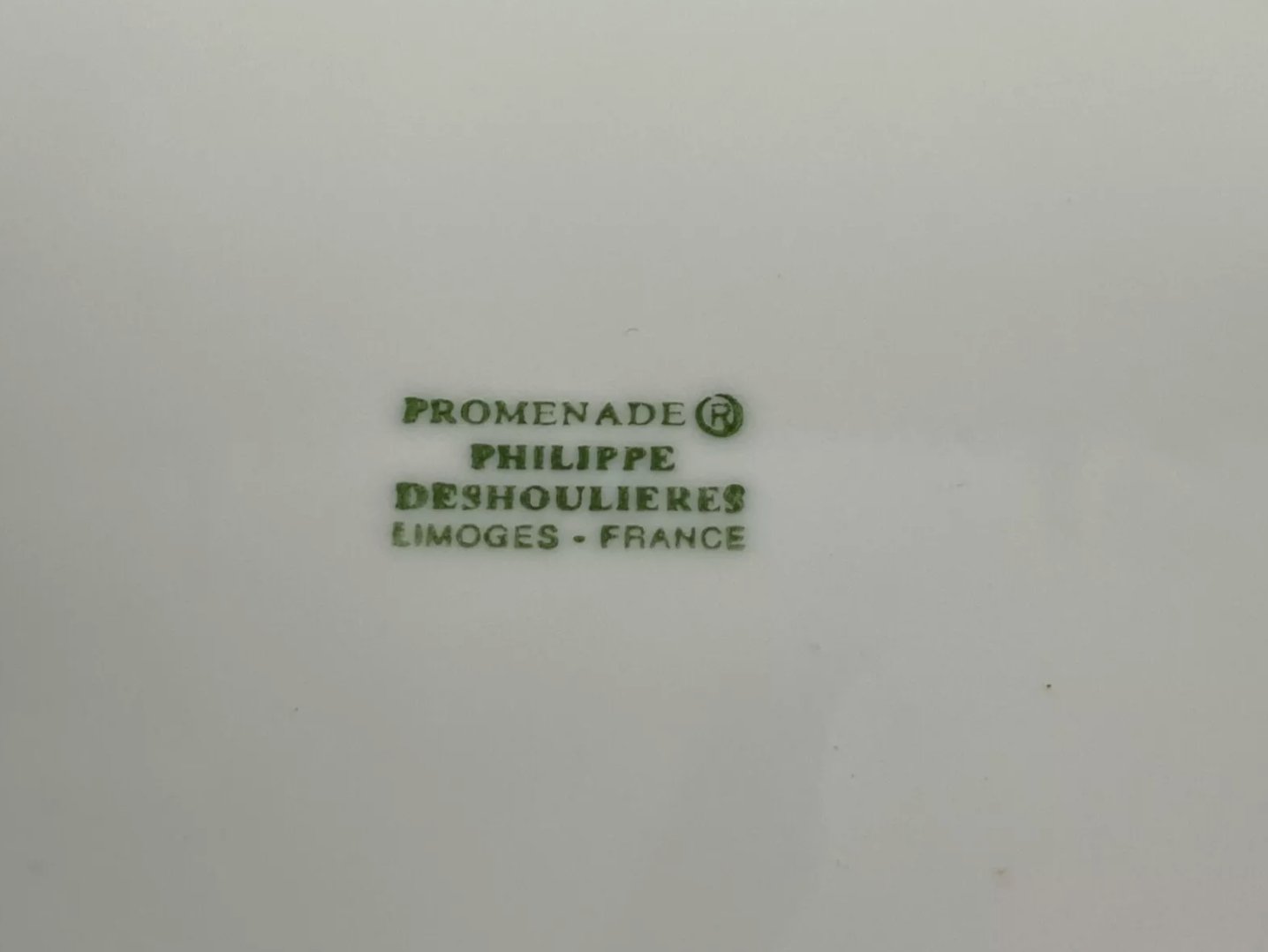 Suite de 16 Grandes Assiettes Plates en Porcelaine de Philippe Deshoulières Limoges, Décor Promenade - Ethic Atelier