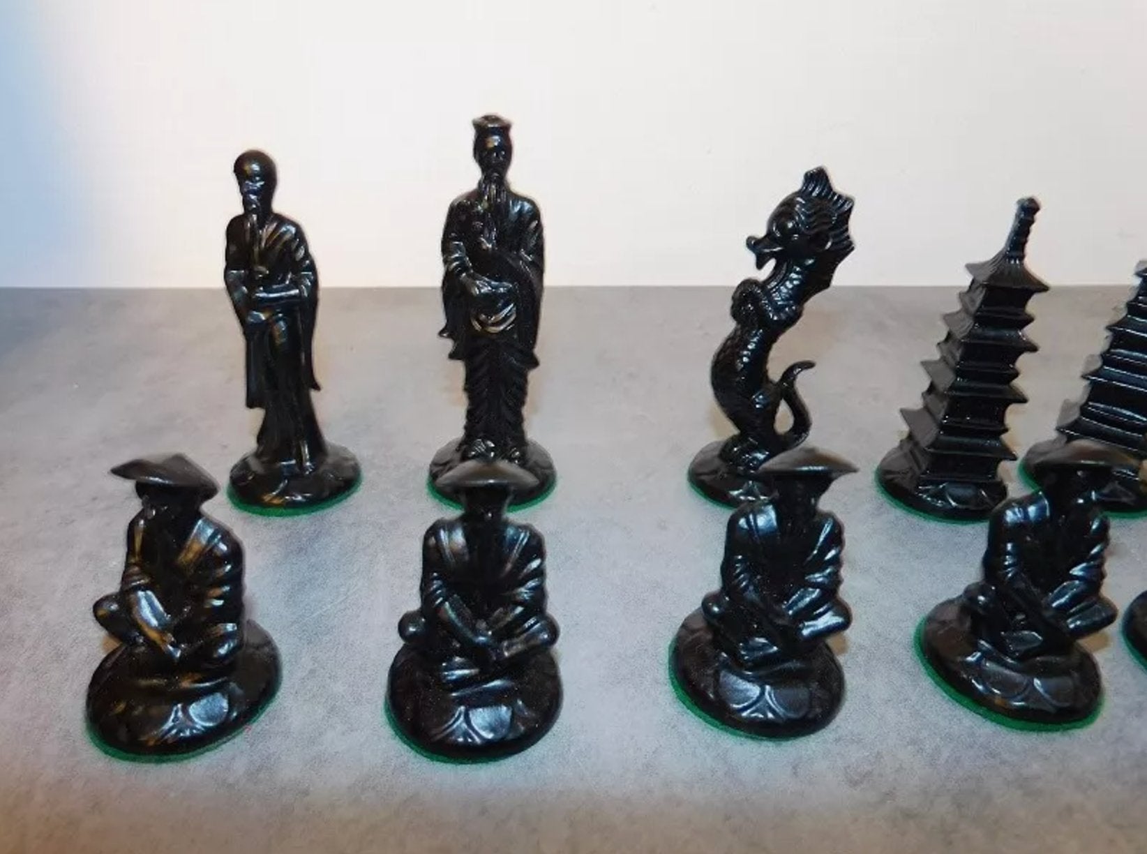 Superbe Coffret de Jeu d'Échecs de 32 Pièces en Résine - Ethic Atelier