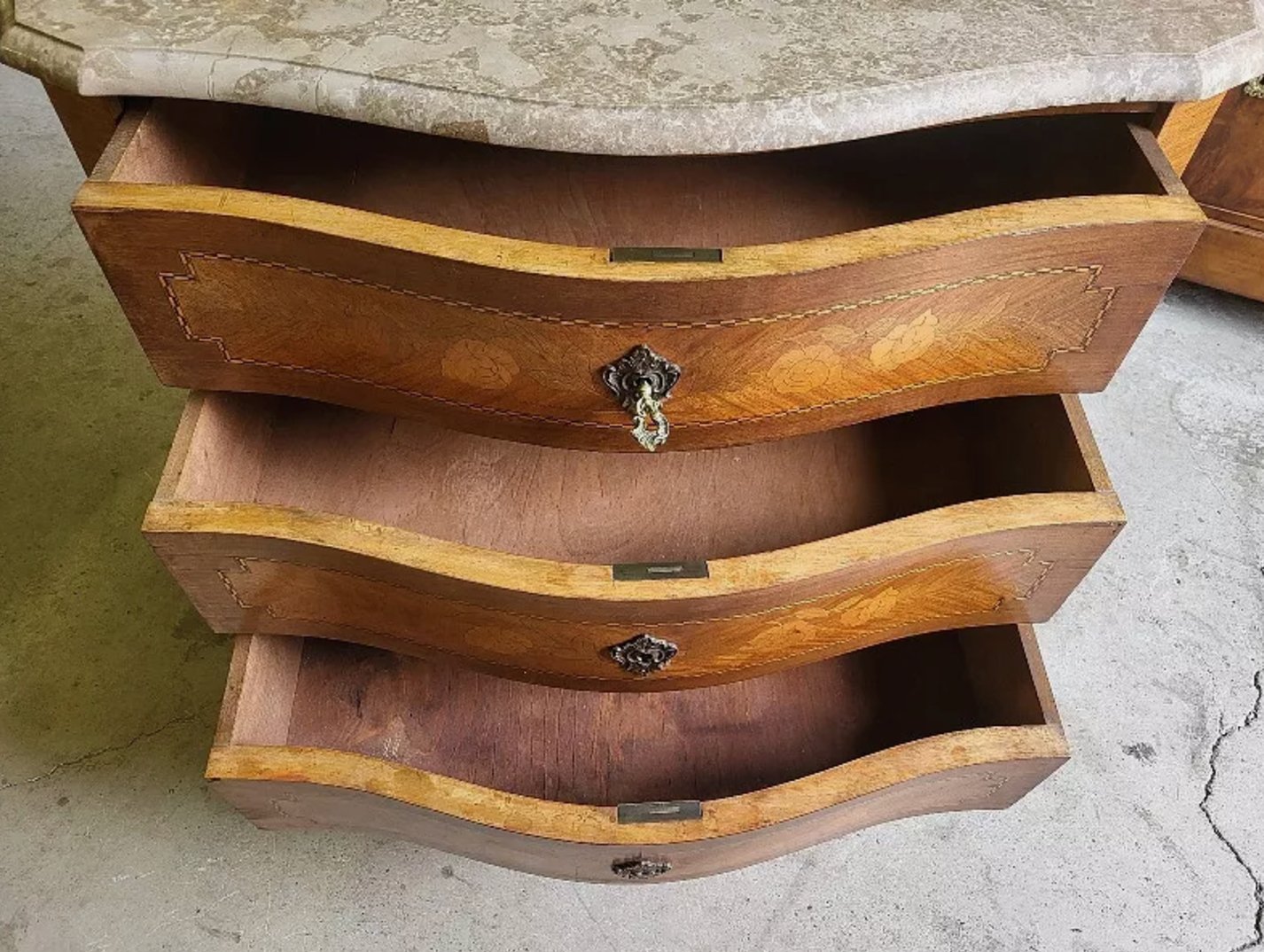 Superbe Commode Marqueterie en Bois de Rose Galbée avec Plateau en Marbre - Ethic Atelier