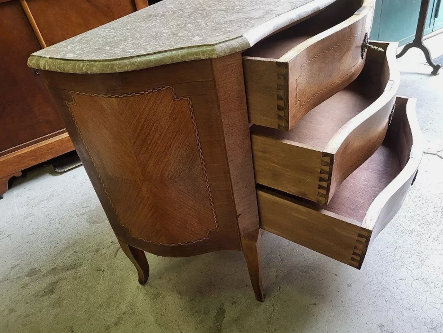 Superbe Commode Marqueterie en Bois de Rose Galbée avec Plateau en Marbre - Ethic Atelier