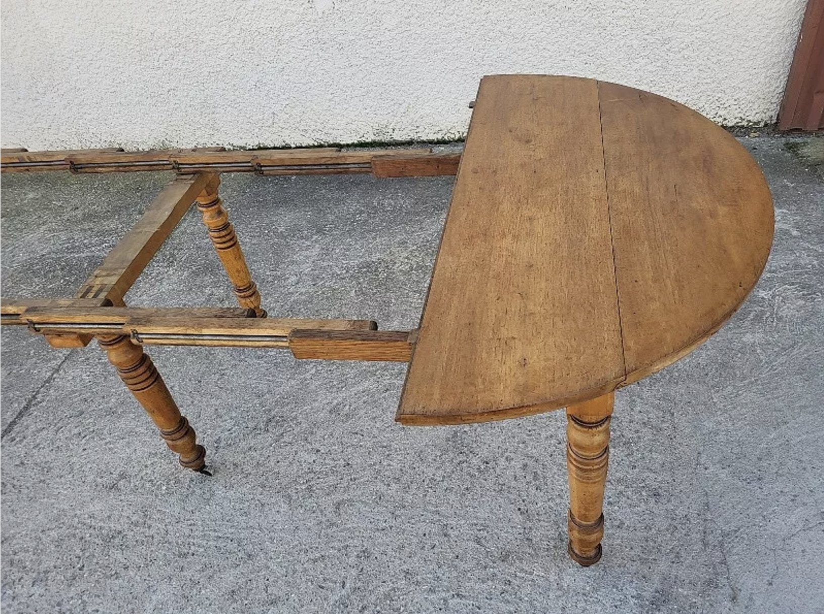 Superbe et Grande Table à 8 Pieds en Noyer Massif - Ethic Atelier