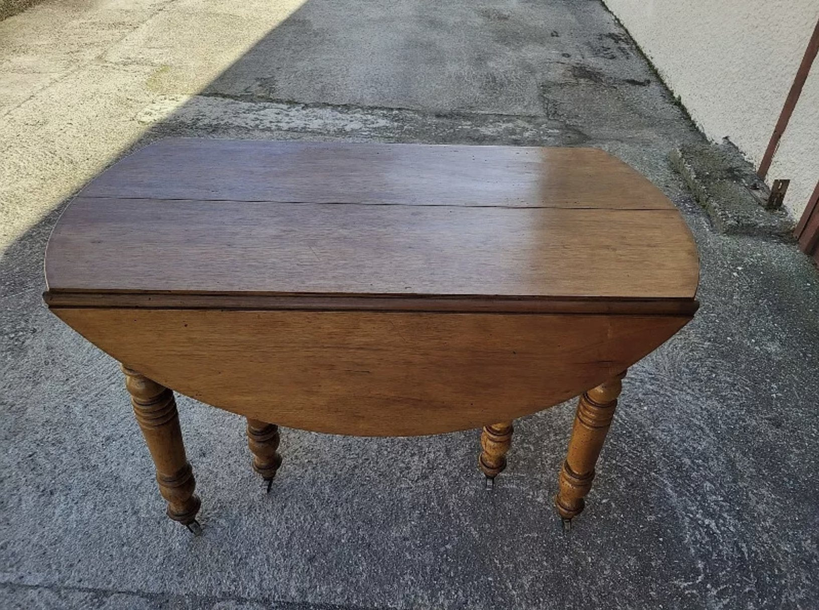 Superbe et Grande Table à 8 Pieds en Noyer Massif - Ethic Atelier