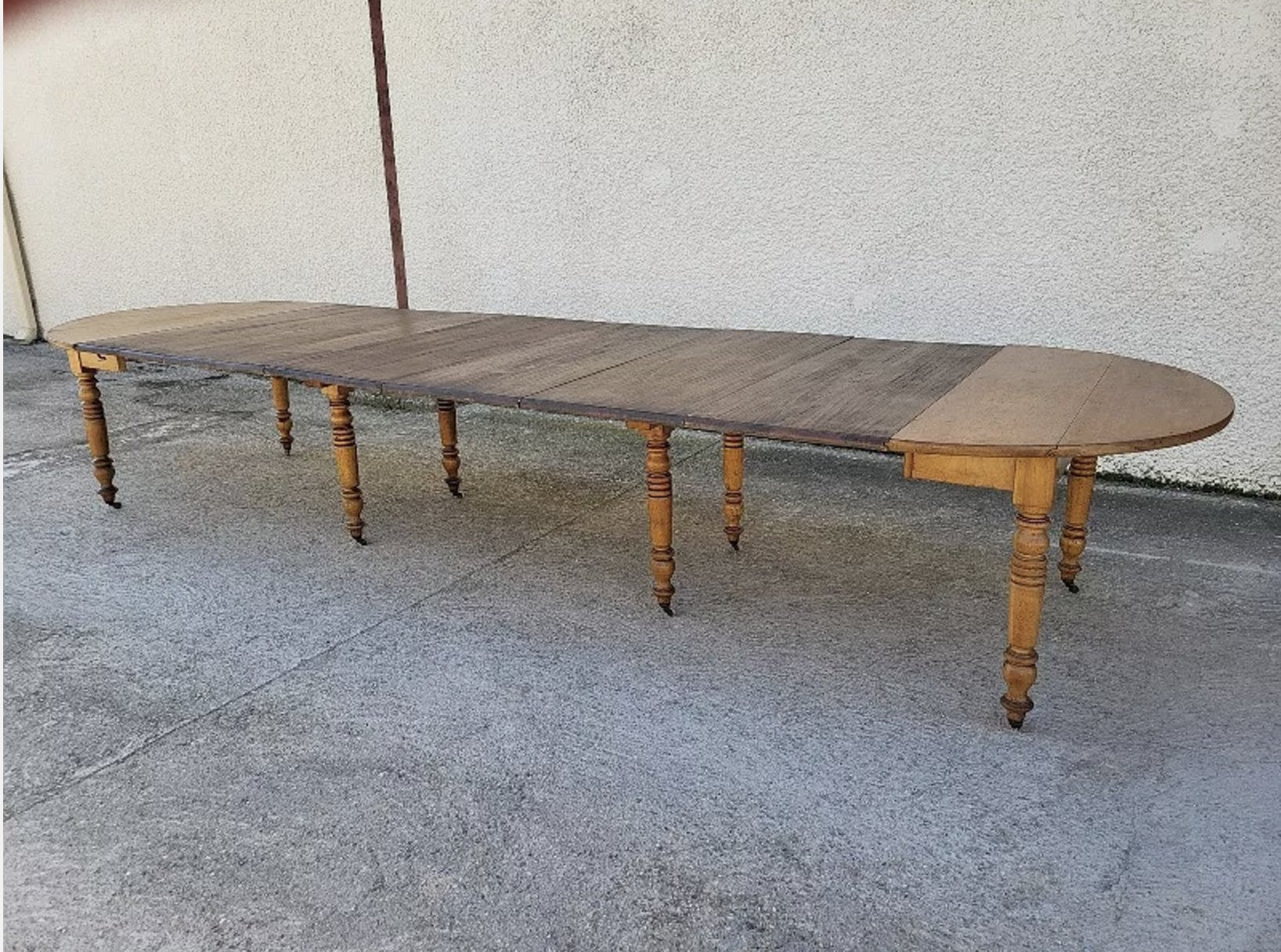 Superbe et Grande Table à 8 Pieds en Noyer Massif - Ethic Atelier