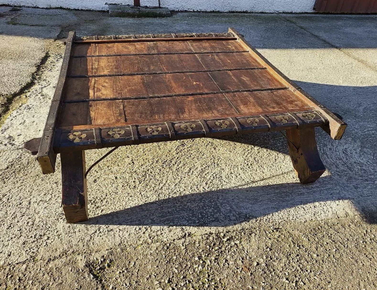 Superbe Grande Table Basse - Selle d'Éléphant - Bois, Métal et Cuivre - Ethic Atelier