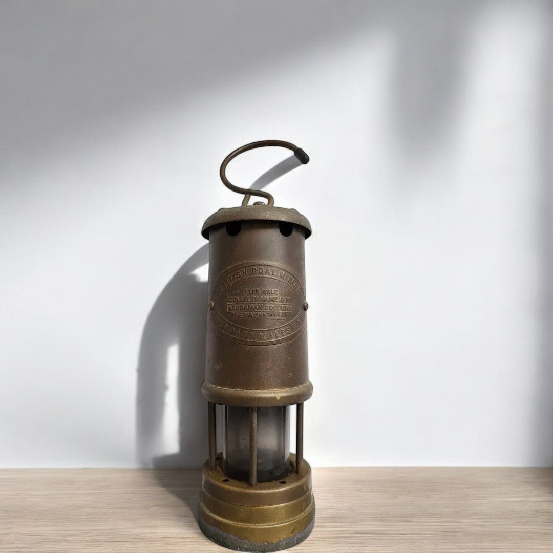 Superbe Lampe de Mineur - British Coal Mining Company Wales U.K - Ethic Atelier