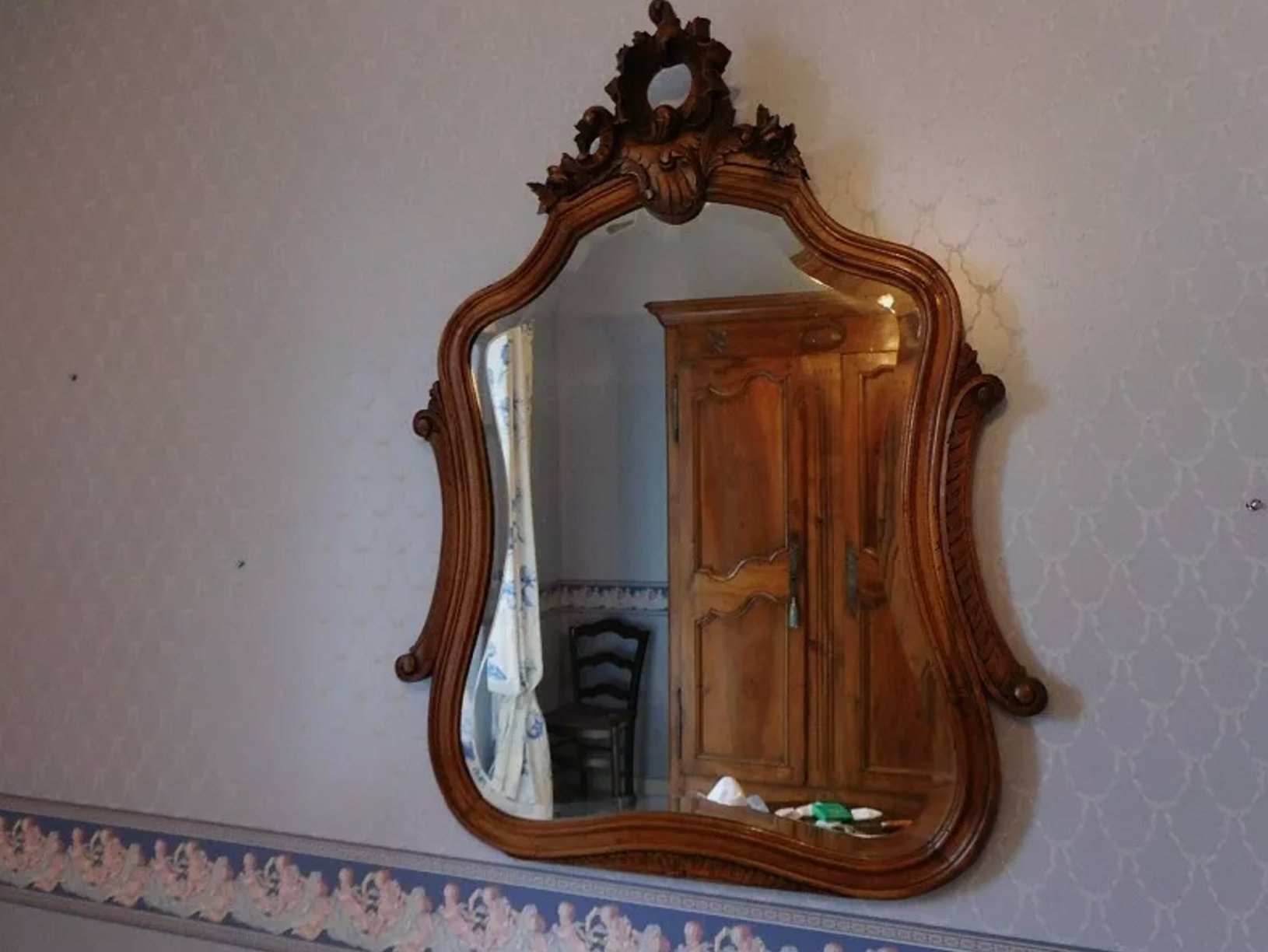 Superbe Miroir Rocaille Louis XV en Noyer Massif - Ethic Atelier