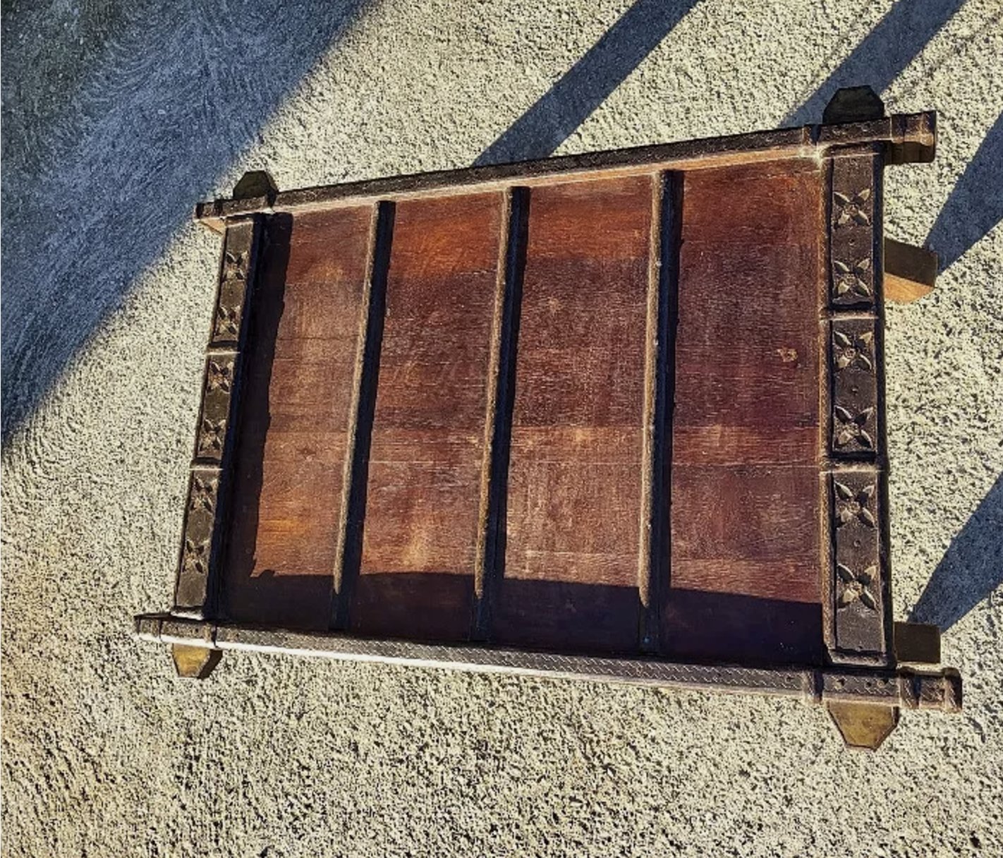 Superbe Petite Table Basse - Petite Selle d'Éléphant - Bois, Métal et Cuivre - Ethic Atelier