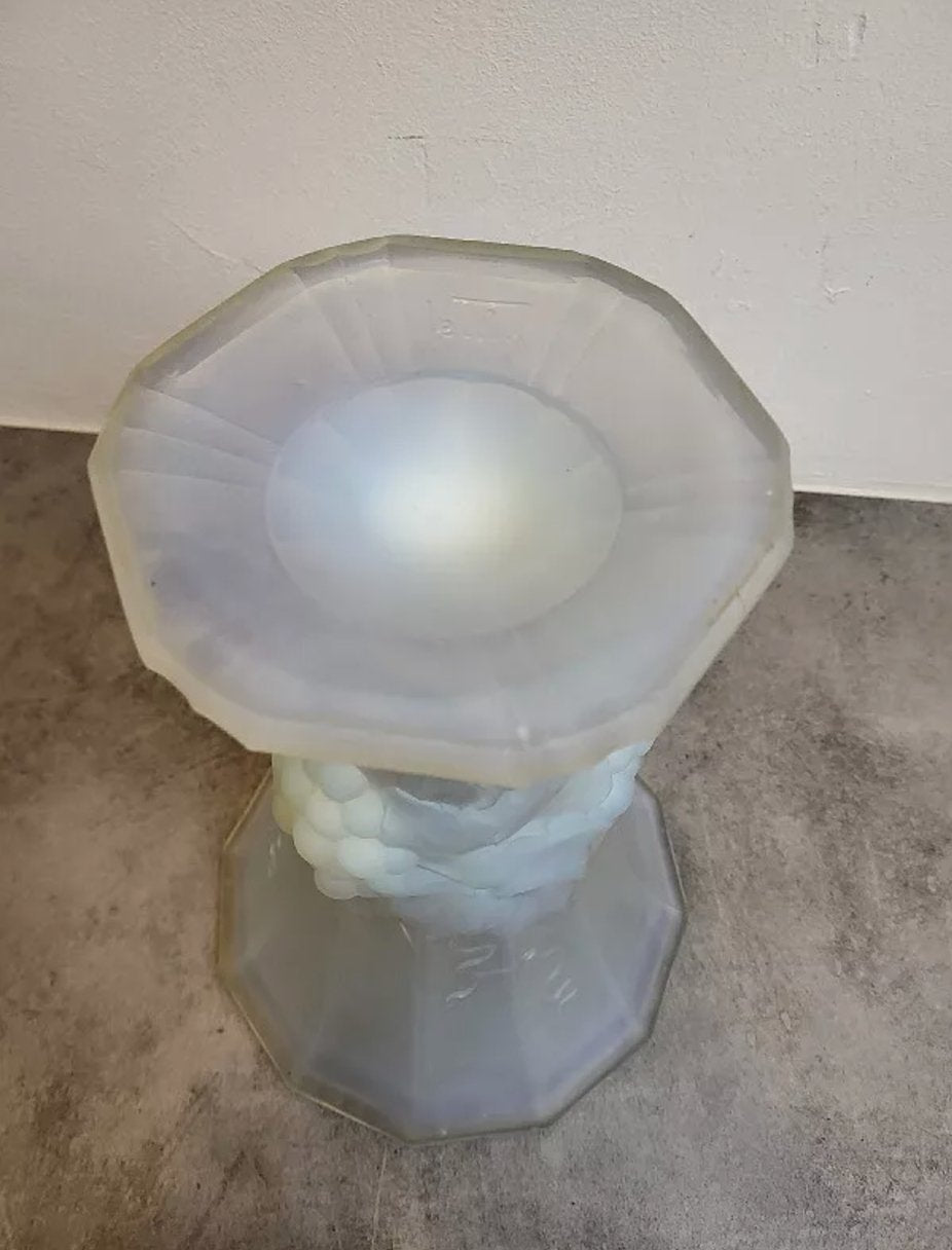 Superbe Vase en Verre Opalescent Verlux France avec Décor de Raisins N° 1 - Ethic Atelier