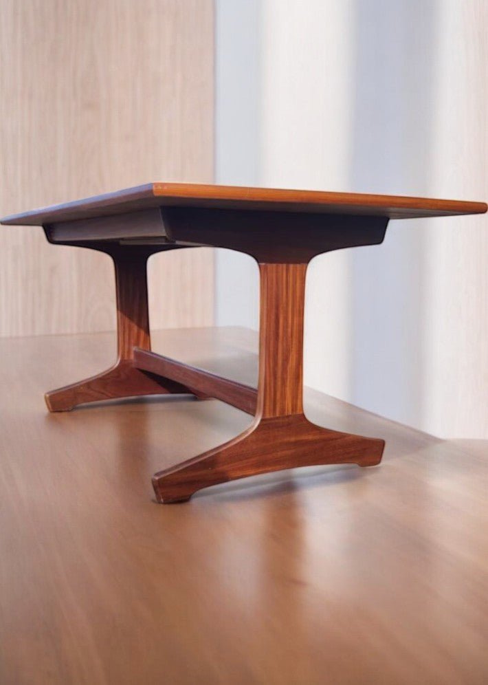 Table à manger en teck, conçue par Victor Wilkins pour G. Plan vers 1960 - Ethic Atelier