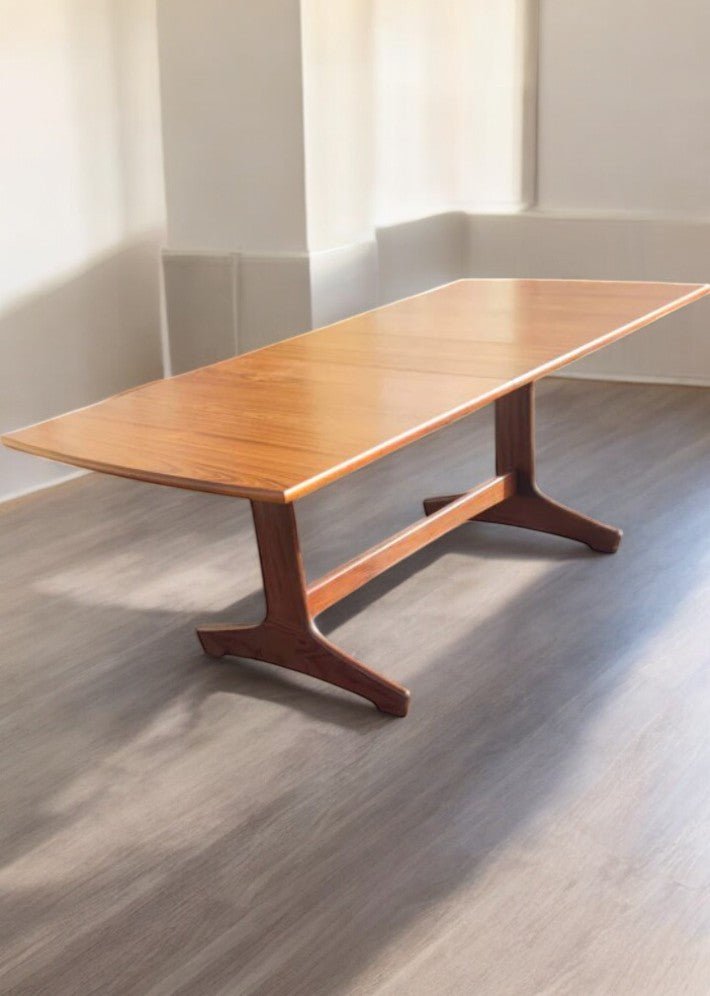 Table à manger en teck, conçue par Victor Wilkins pour G. Plan vers 1960 - Ethic Atelier