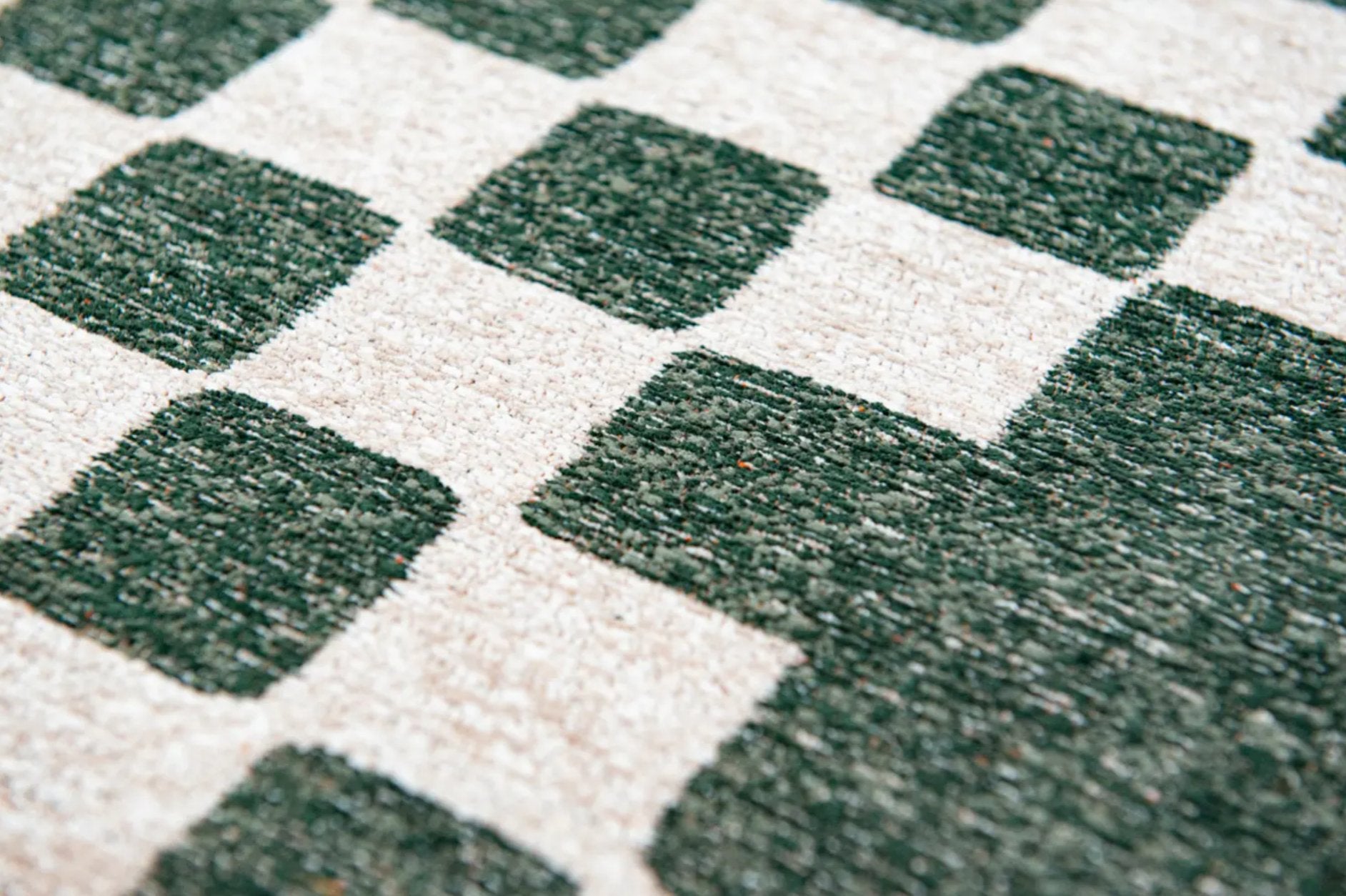 Tapis Chess Deep Green - Une Réinterprétation Audacieuse du Damier Classique - Louis de Poortere - Ethic Atelier