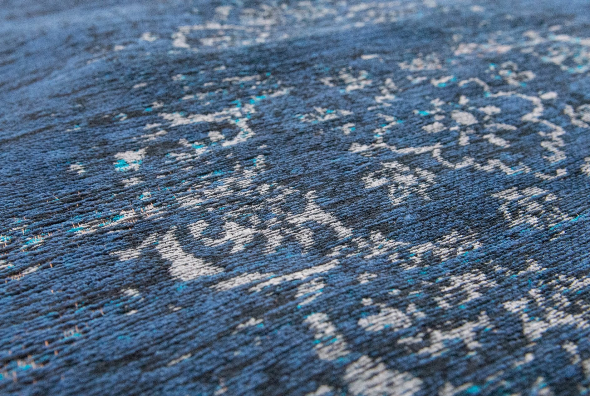 Tapis Fading World Nuit Bleue : Un Voyage dans le Temps - Louis de Poortere - Ethic Atelier