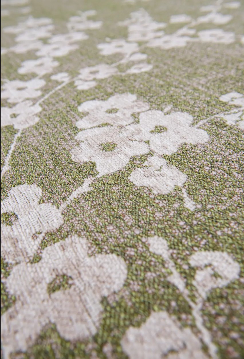 Tapis Sakura Jardin humide, Célébration de la Beauté Intemporelle des Cerisiers en Fleurs - Louis de Poortere - Ethic Atelier