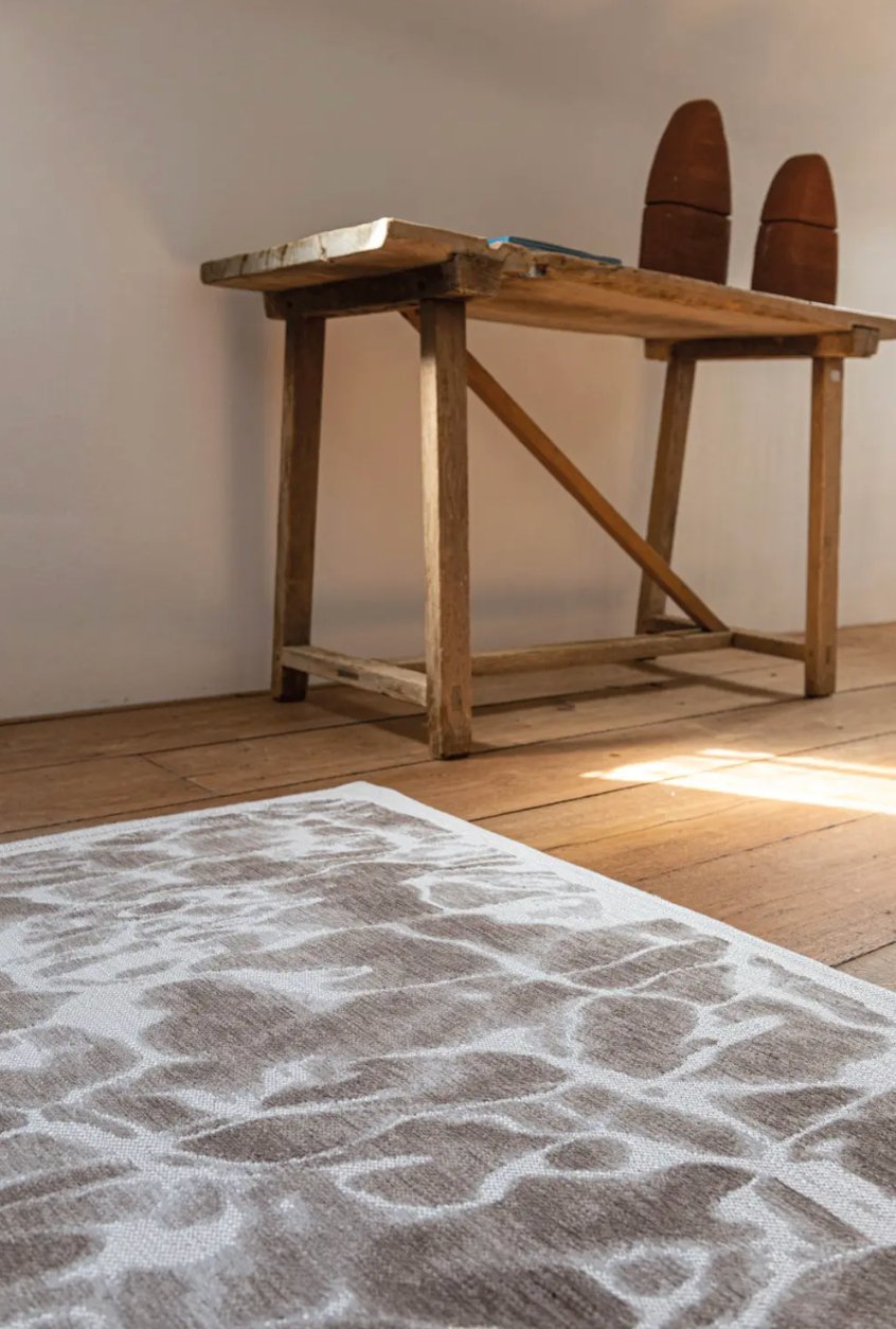 Tapis Swim Grain - La Fluidité et la Beauté Capturées dans un Design Élégant - Louis de Poortere - Ethic Atelier