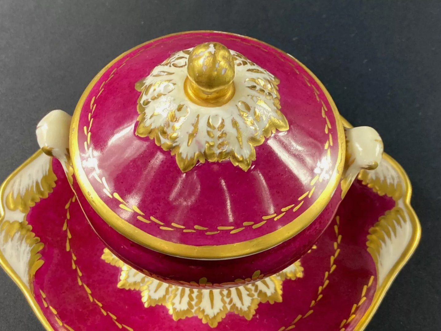 Tasse Trembleuse, Confiturier, Drageoir en Porcelaine de Limoges  de Style Régence Signé A. Gaillard - Ethic Atelier