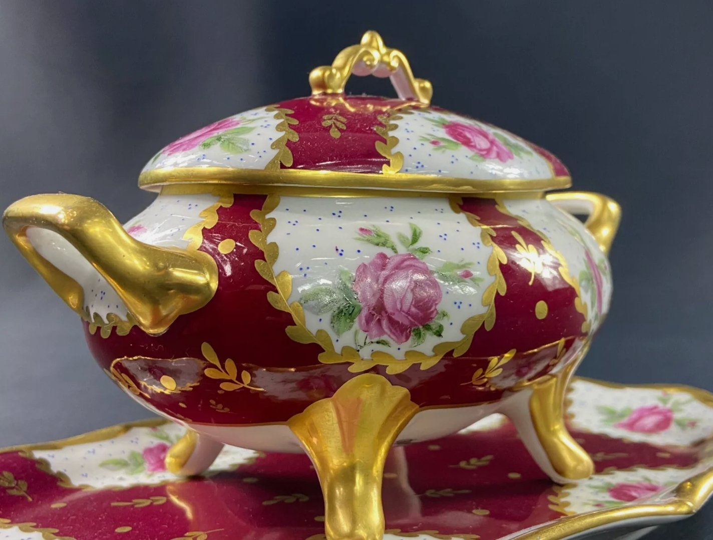 Terrine de Style Louis XV en Porcelaine de Limoges Signée René Caire - Ethic Atelier