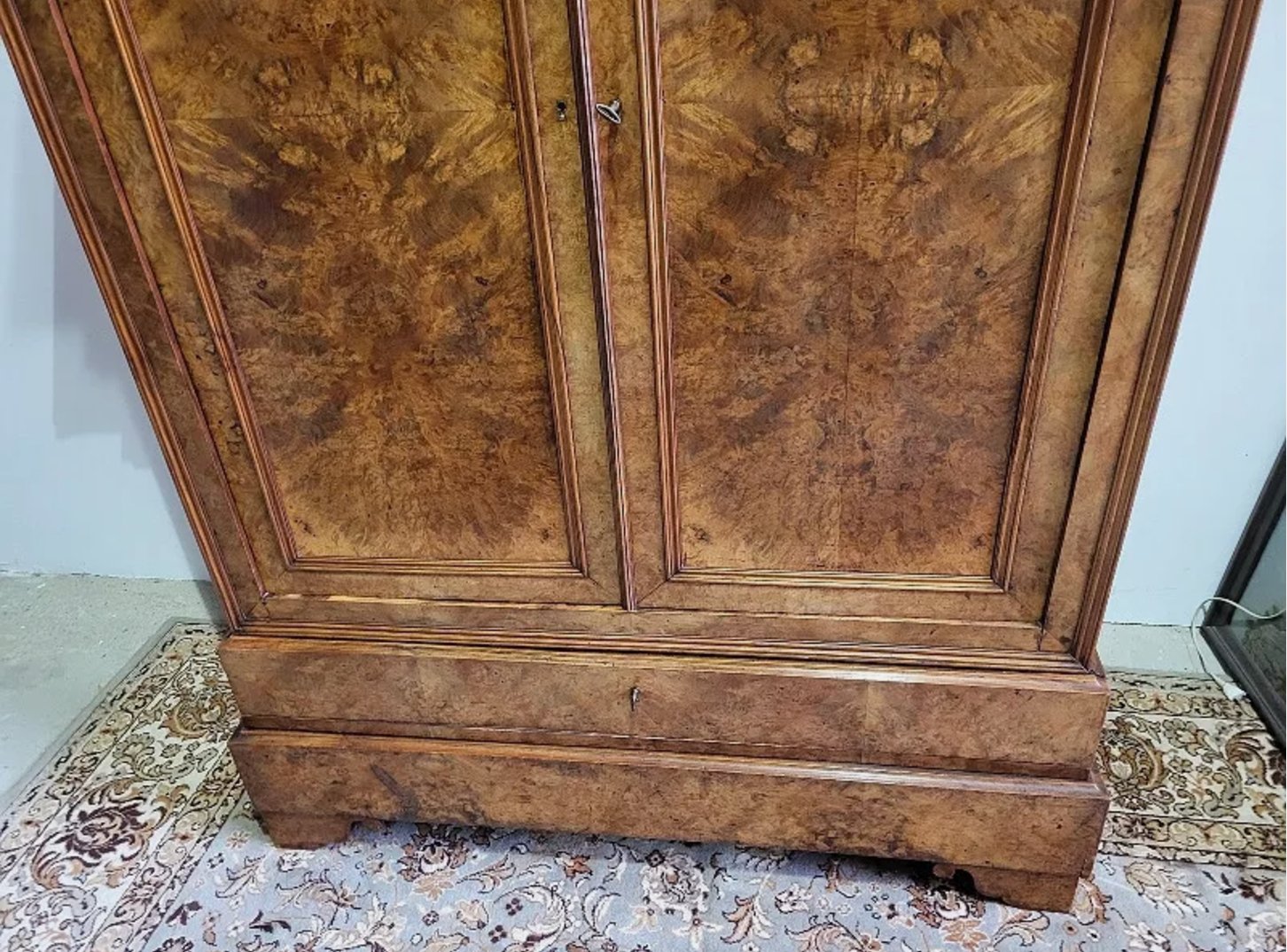 Très Belle Armoire en Ronce de Noyer - Meuble Ancien avec Rangement Complet - Ethic Atelier