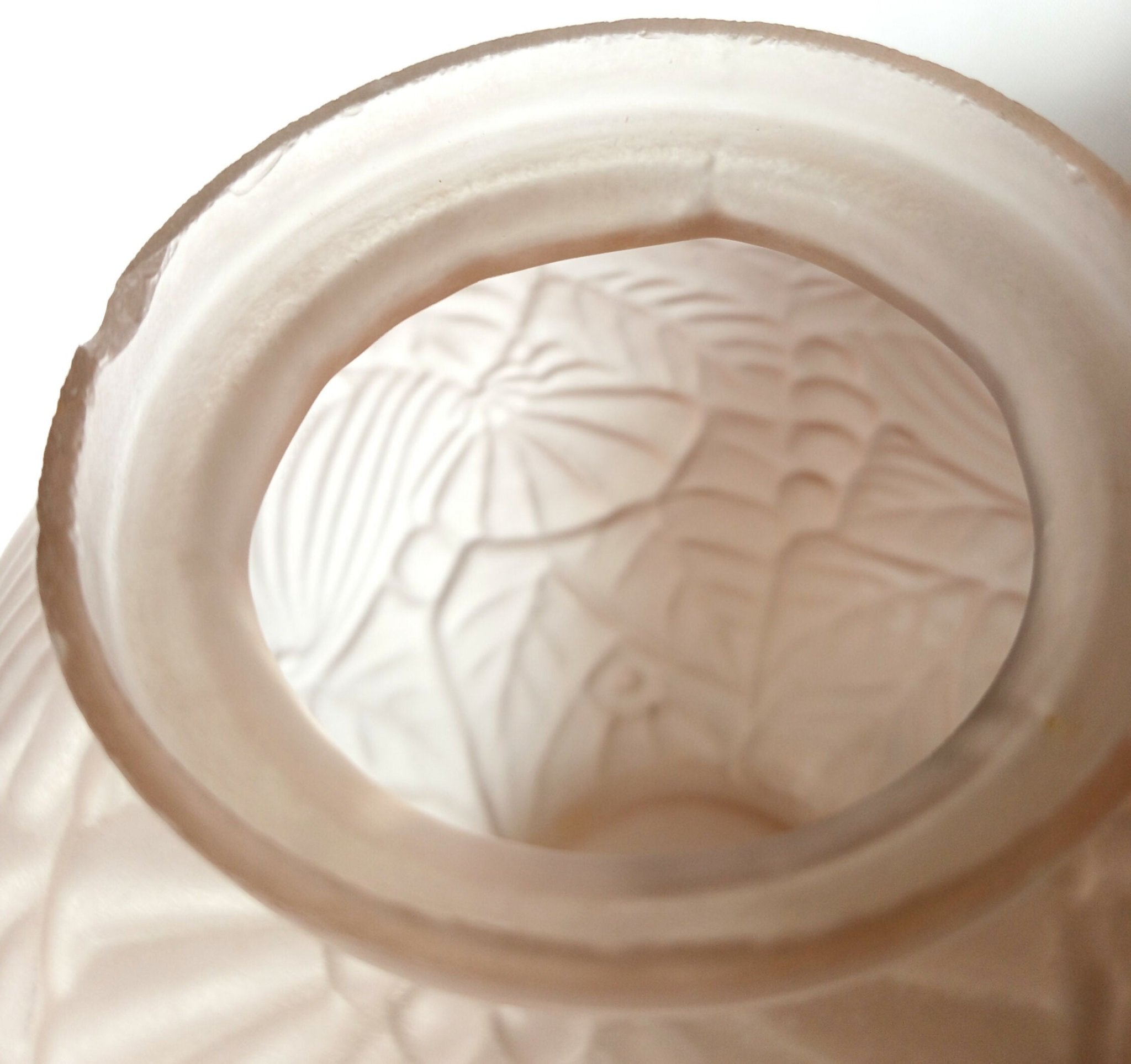 Vase boule en verre moulé pressé rose pâle Art déco - Ethic Atelier