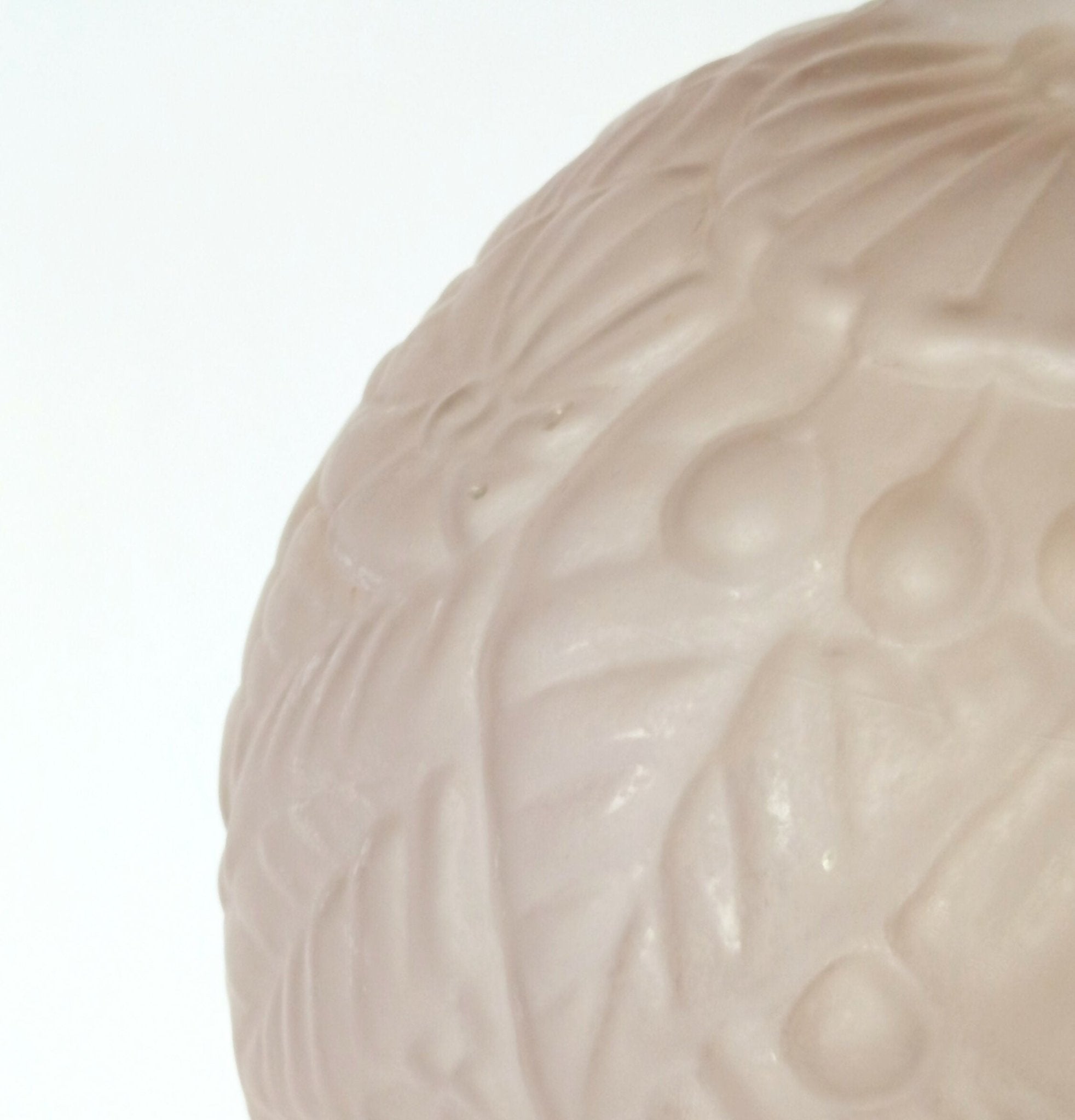 Vase boule en verre moulé pressé rose pâle Art déco - Ethic Atelier